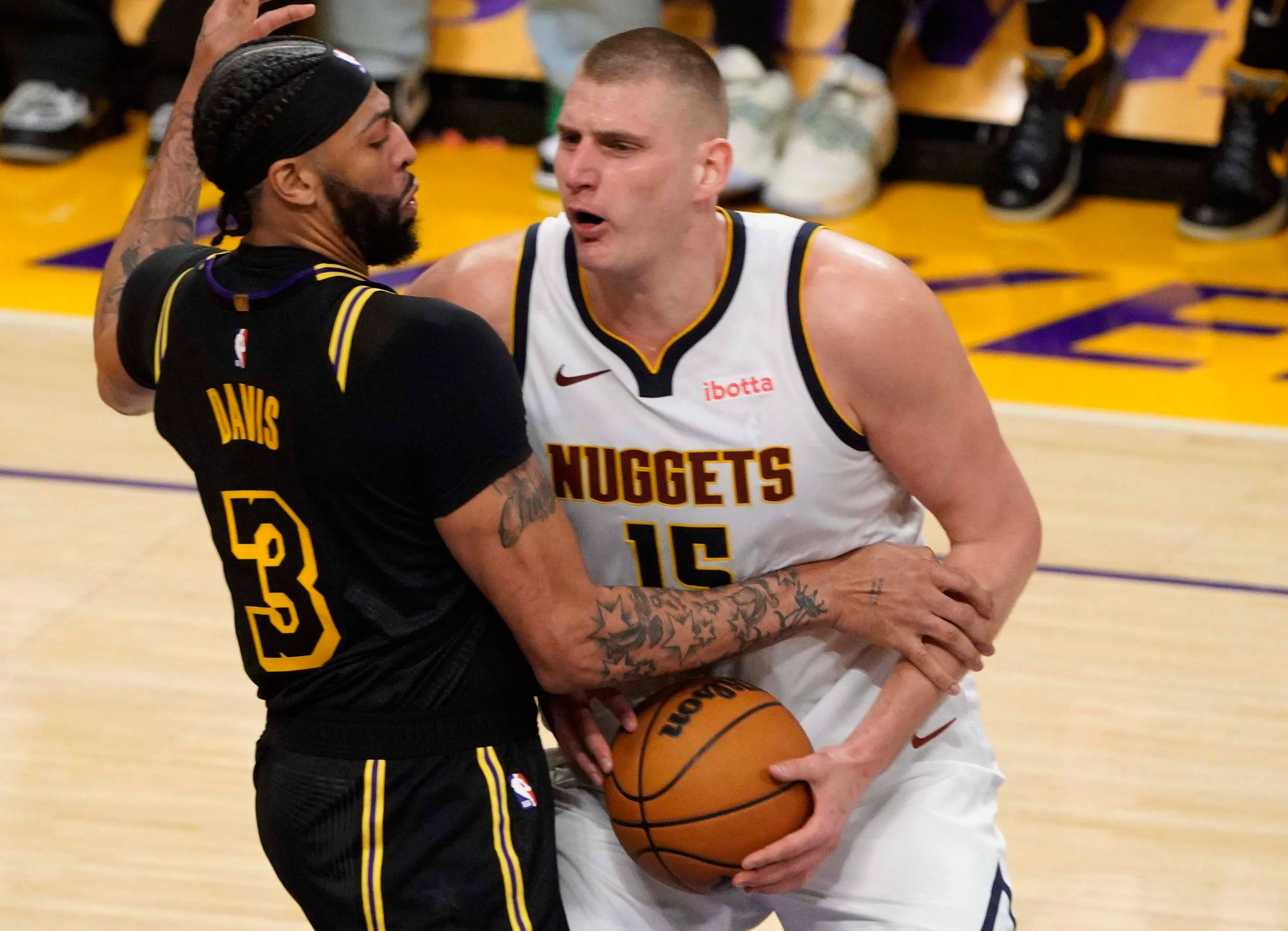 jokic davis lakers nuggets imago1040278779h