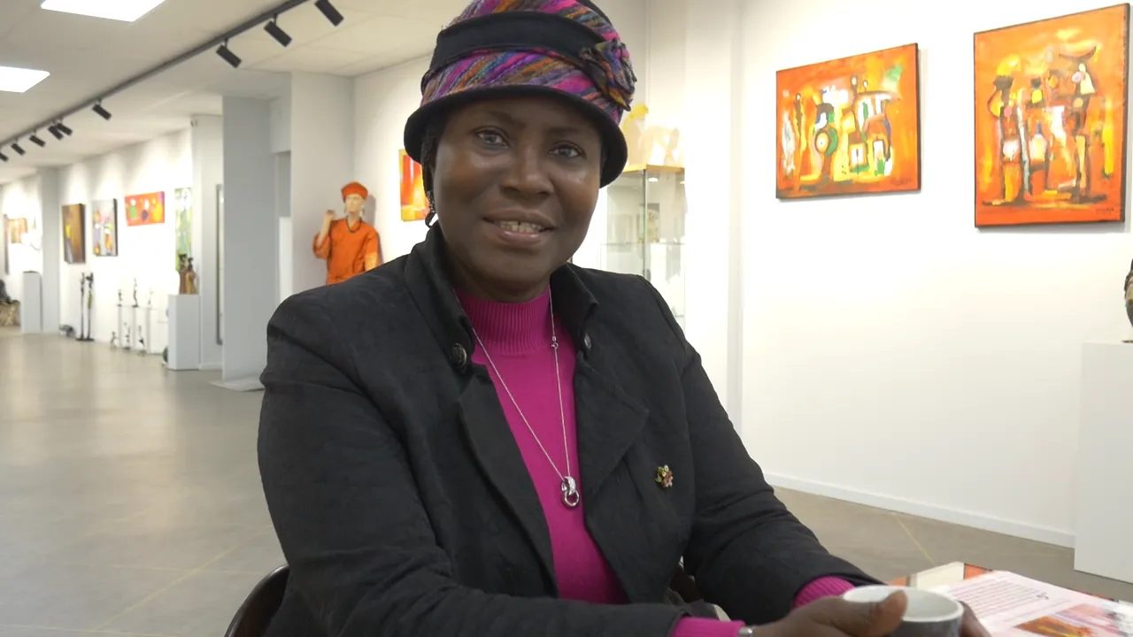 Bénédicta Akpaca in haar galerie