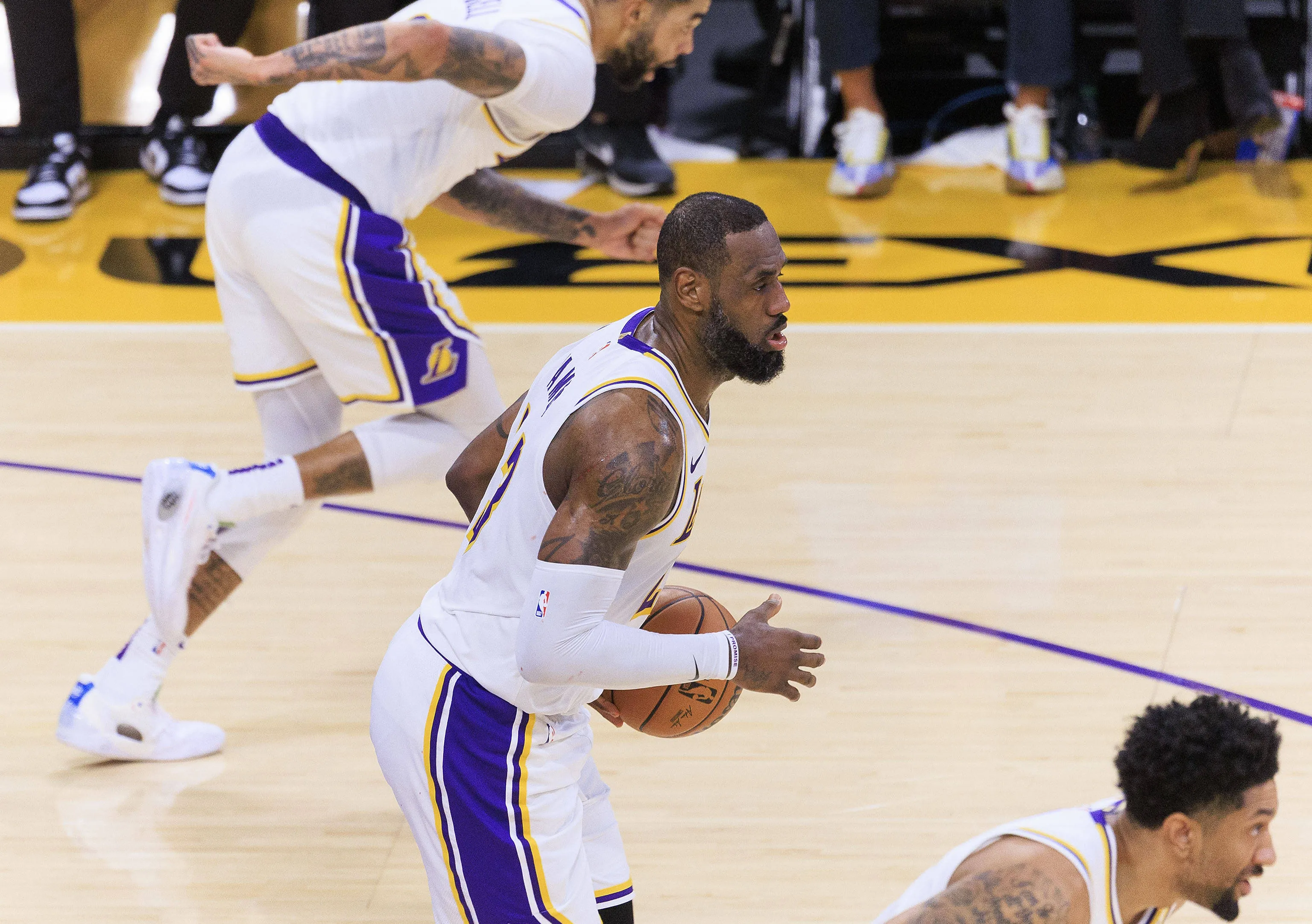 Los Angeles Lakers vs Philadelphia 76ers: Preview, predictions, injury report and TV info for tonight's crucial matchup for their playoffs aspirations