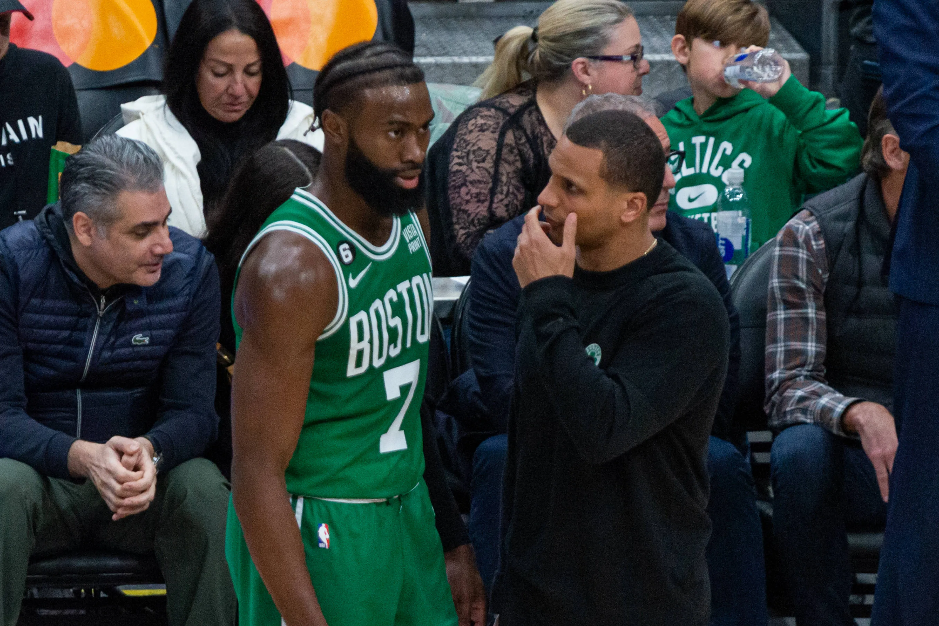 Joe Mazzulla and his regrettable excuse after his 'block' on Royce O'Neal: "It was to break the barrier between coach and player"