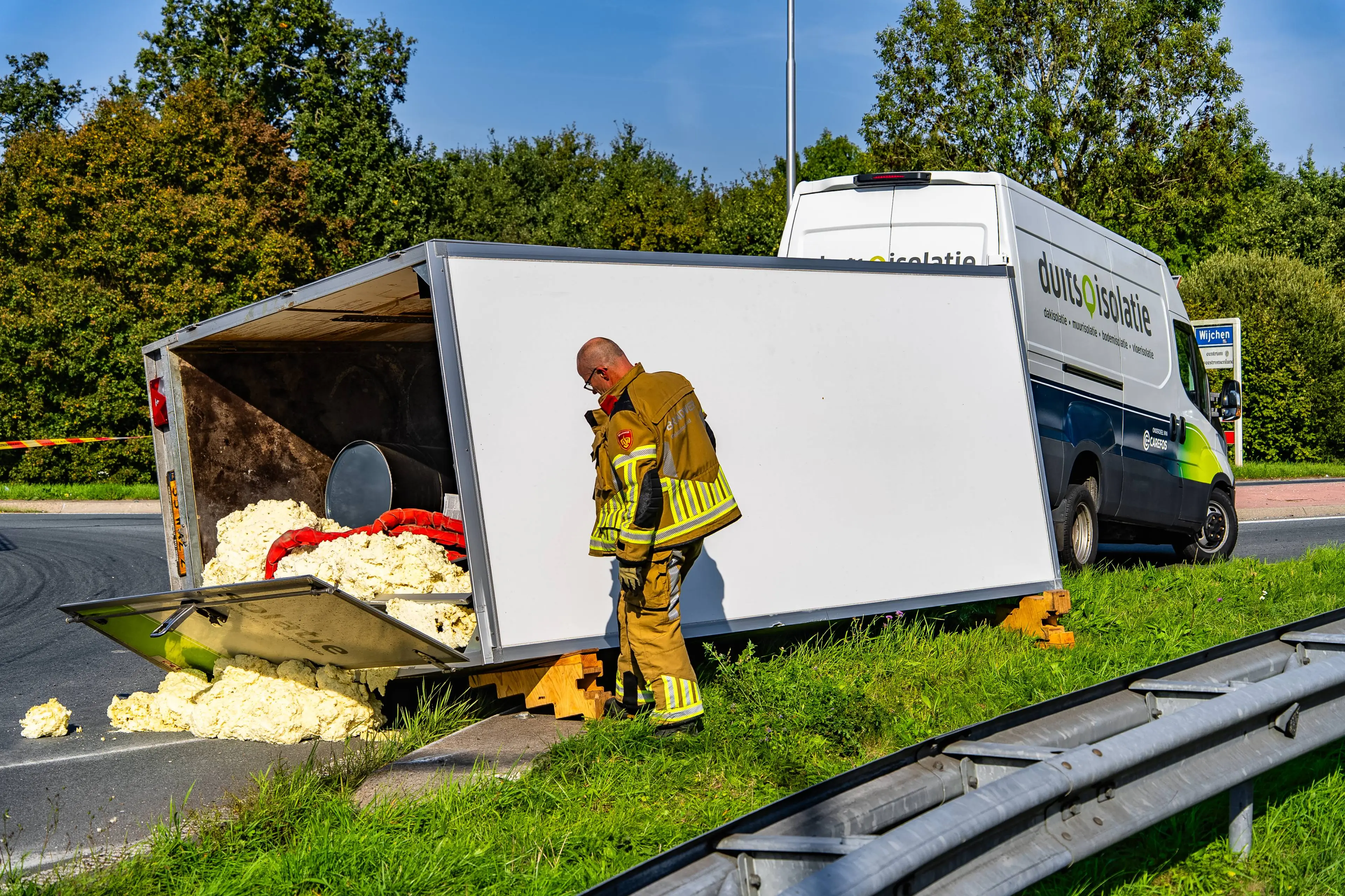 HEITINK_20261005_aanhangwagen_met_isolatie_schuim_kantelt_in_wijchen_8