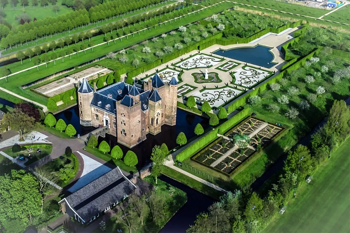 kasteel vanuit de lucht 1 kopie