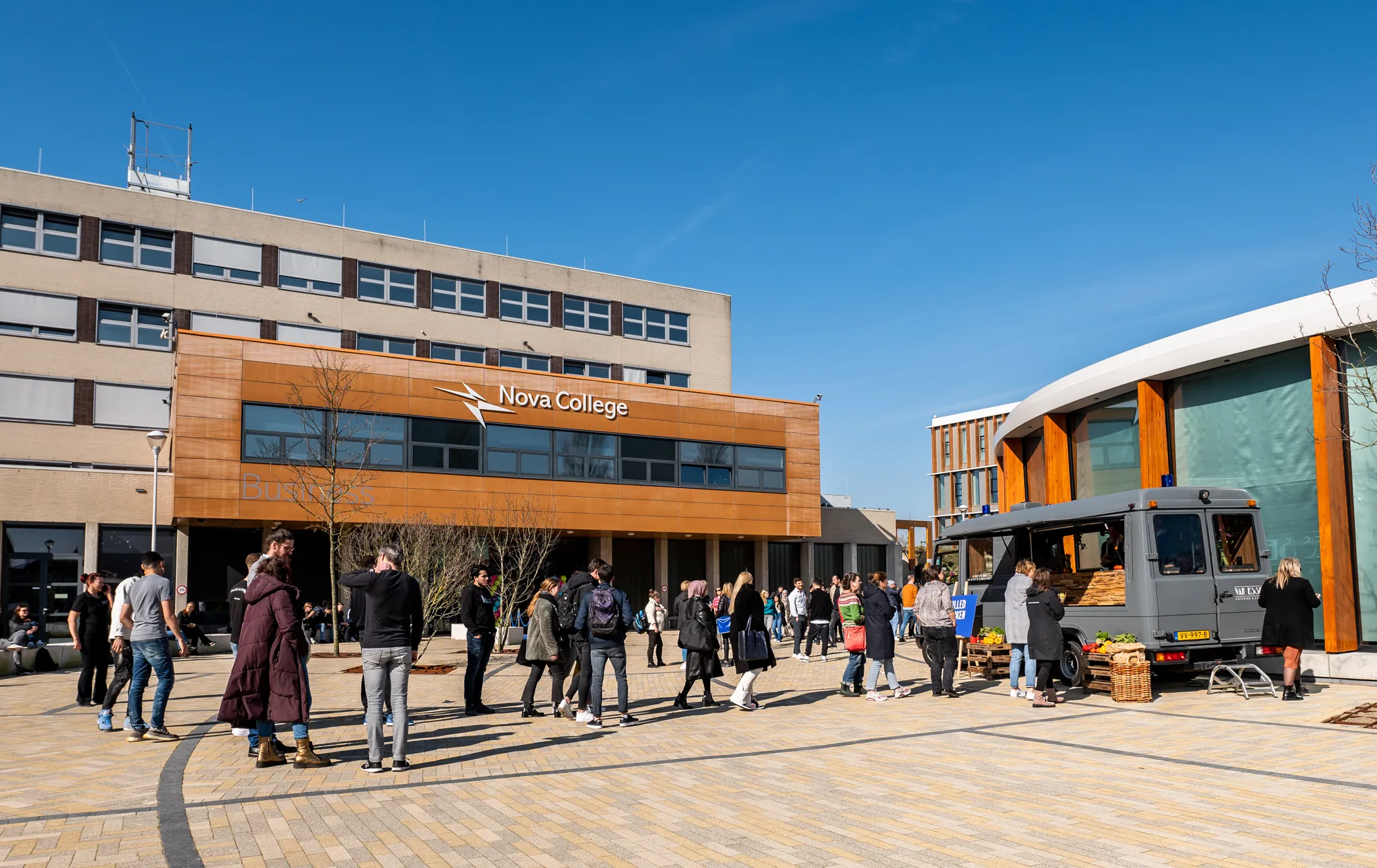 opening plein