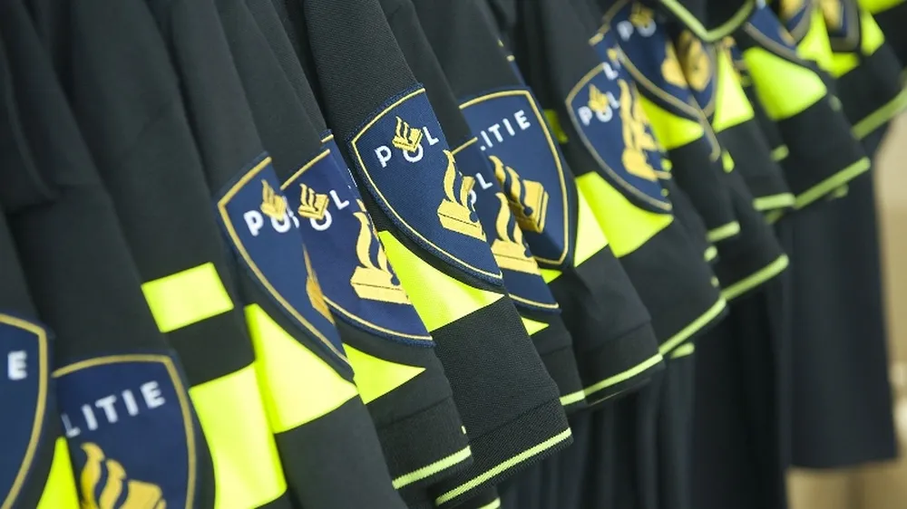politiepolos hangen op een rij