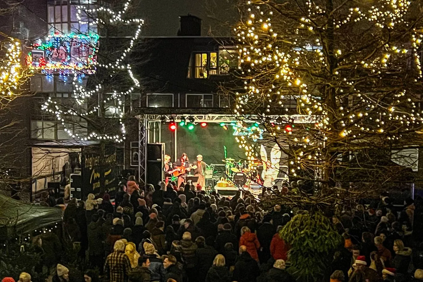 02_2024_Kerstpleintje-Wijkertoren_Kerkplein_©Cafe-Camille kopiëren