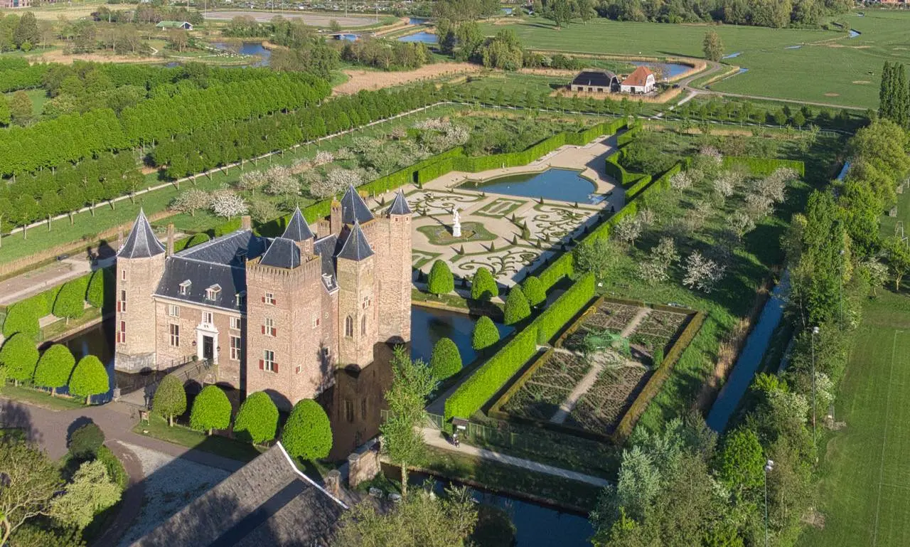 DJI_0136-1Kasteeltuin van boven