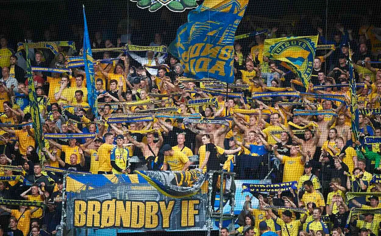 Brøndby-fans tilbageholdes: FCK-tilhængere for tæt på