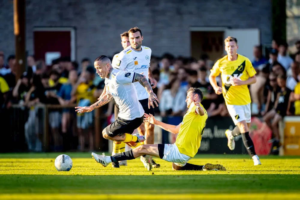 NAC, KSC Lokeren-Temse EN de supporters maken feestje van oefenwedstrijd in Sint Willebrord