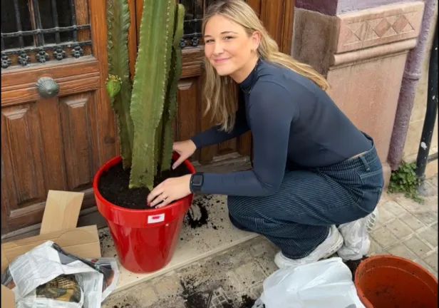 Laura van Casteren (25) uit Made ontsnapt aan woningbrand in Valencia: ‘Alsof mijn moeder ons de weg wees’