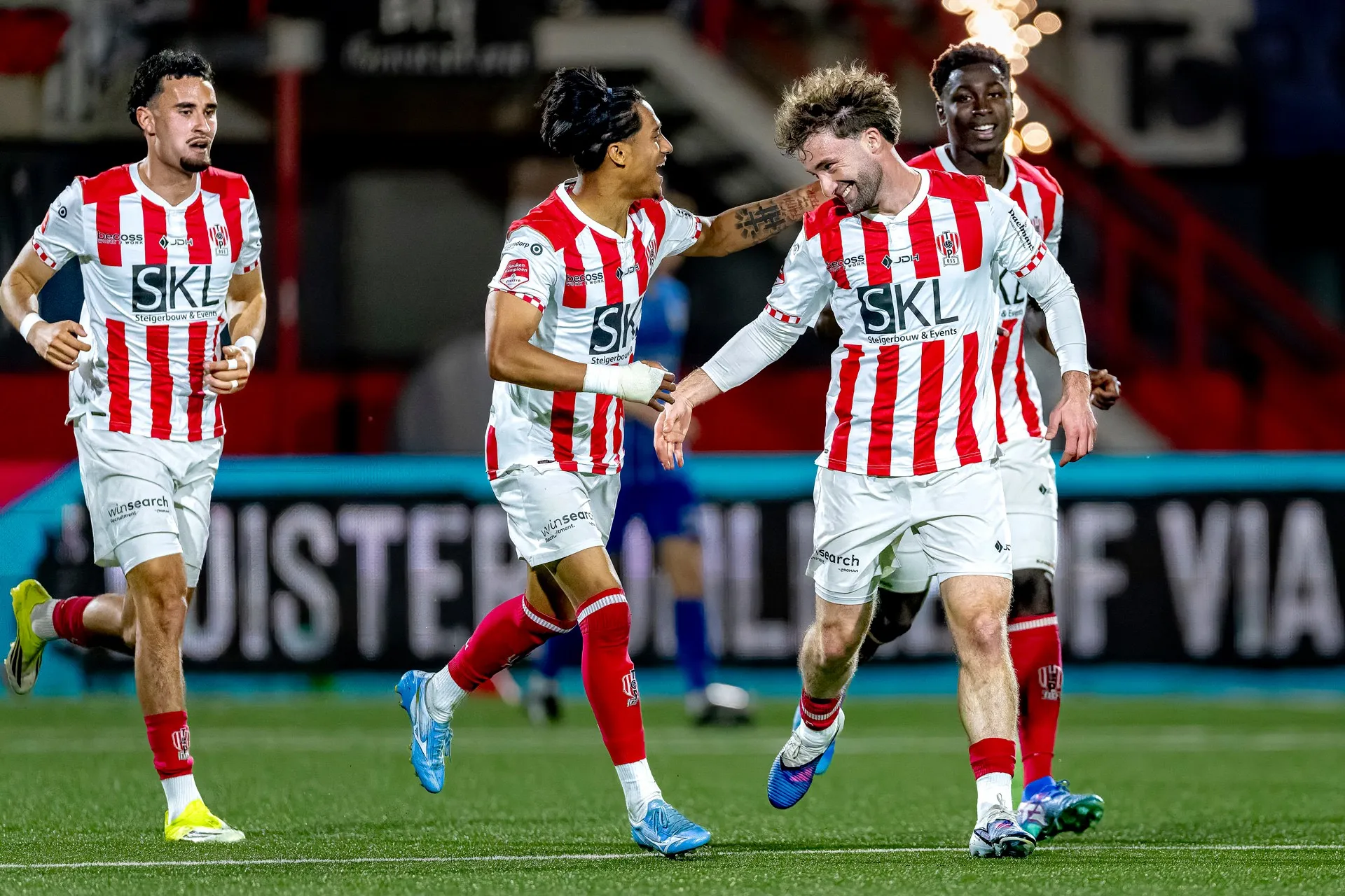 FC Den Bosch verspeelt voorsprong in beladen derby, duel tijdelijk stilgelegd