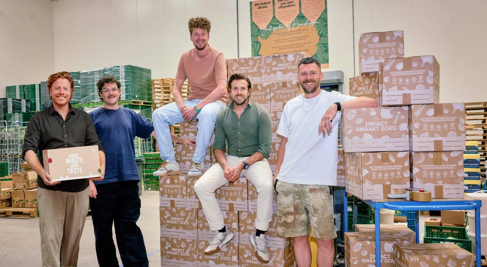 v.l.n.r. Thomas van Waste Warriors en Frank, Thibaud, Stijn en Jacco van No Waste Army