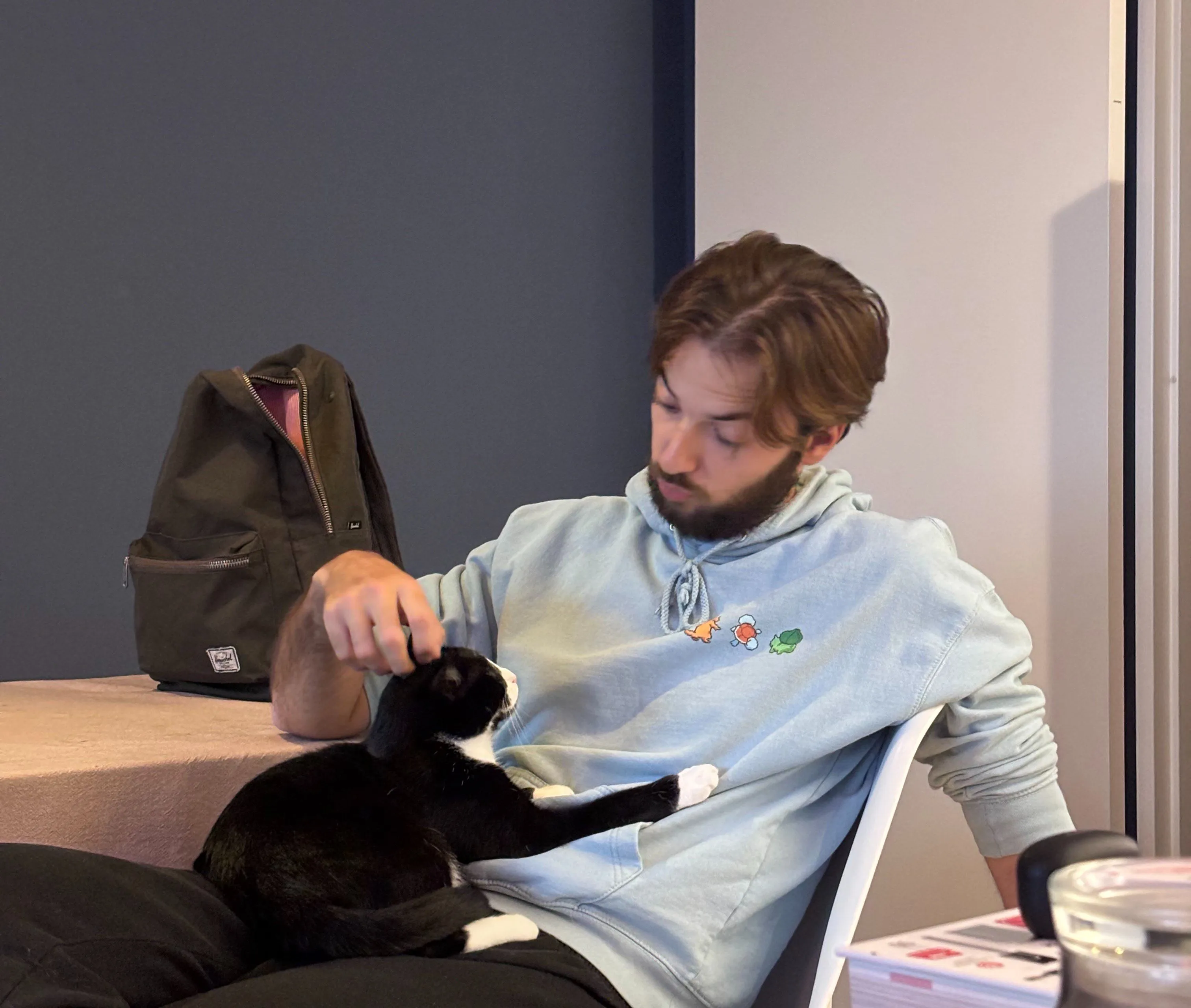 Luuc ten Velde heeft een jonge kat en moet kiezen: nooit meer gamen of nooit meer Henkie?