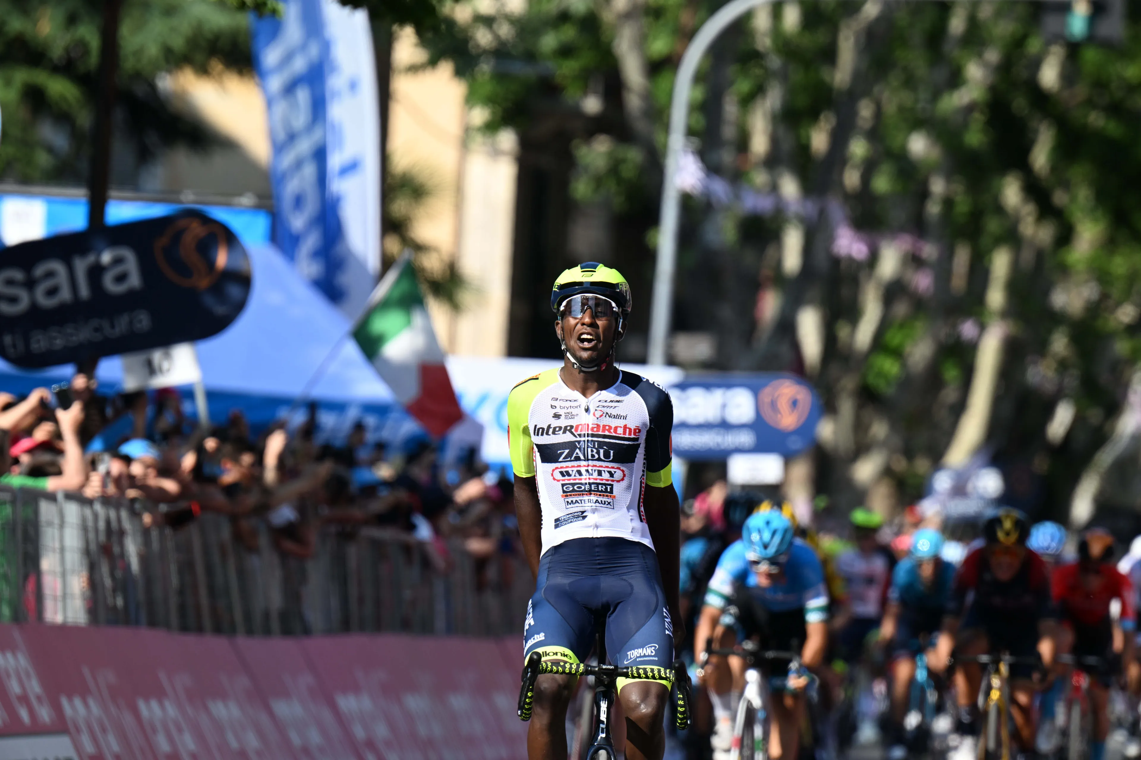"Biniam Girmay quiere competir con Wout van Aert, Mathieu van der Poel y Julian Alaphilippe"