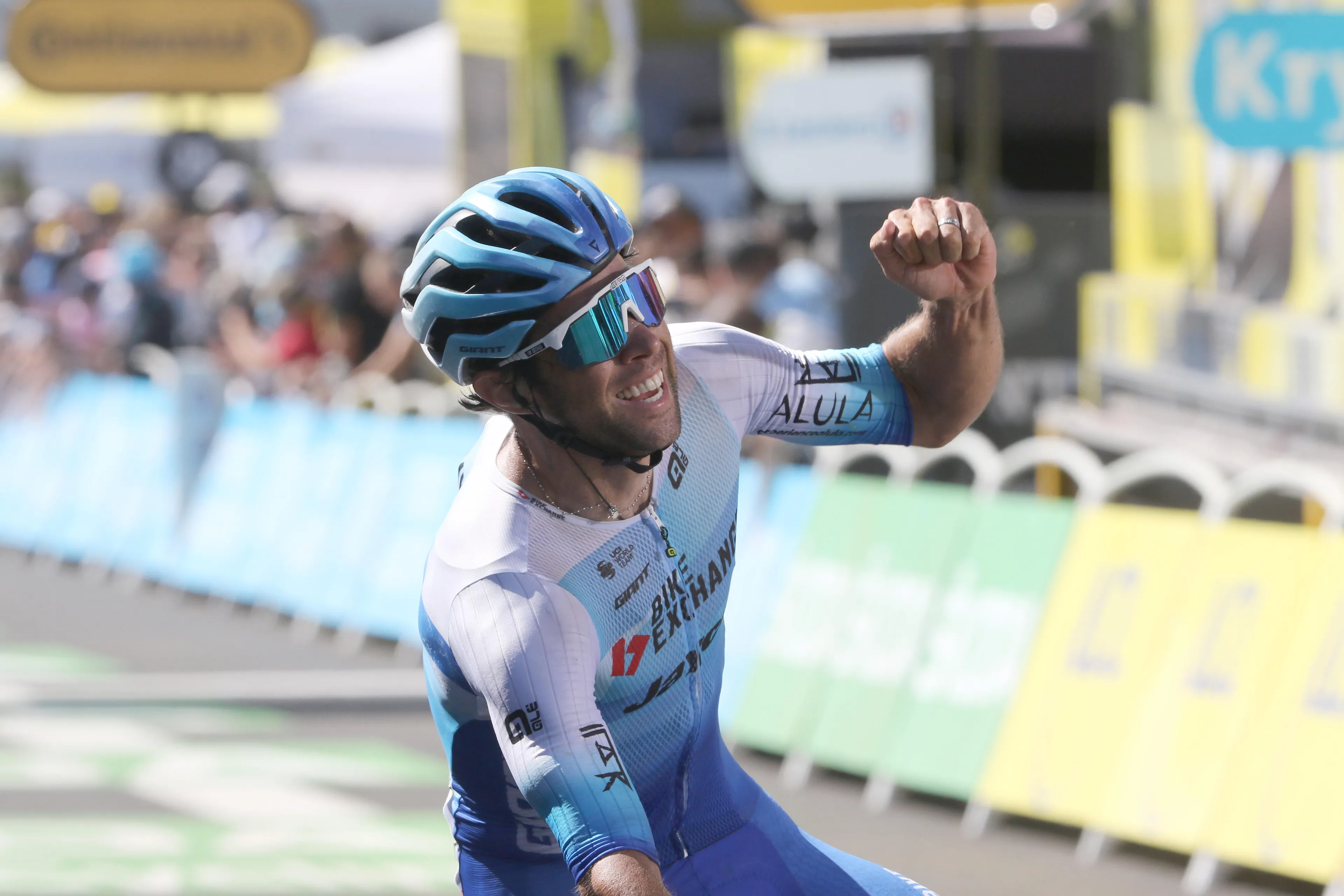 Michael Matthews consigue un gran triunfo en el Giro de Italia en el etapón de Melfi