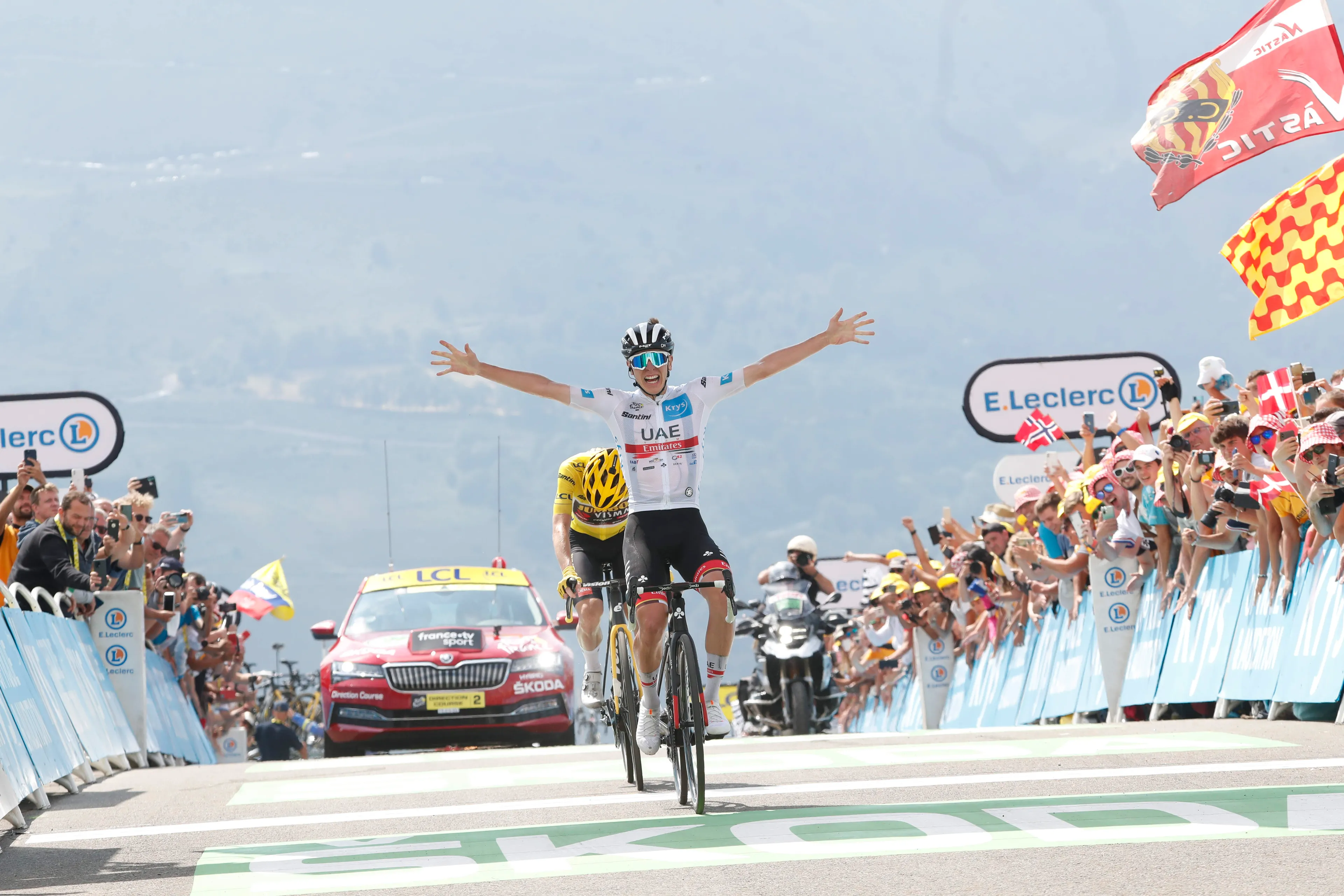 Según George Bennett, el triunfo de Vingegaard en el Tour impulsará a Pogacar a conseguir mayores logros