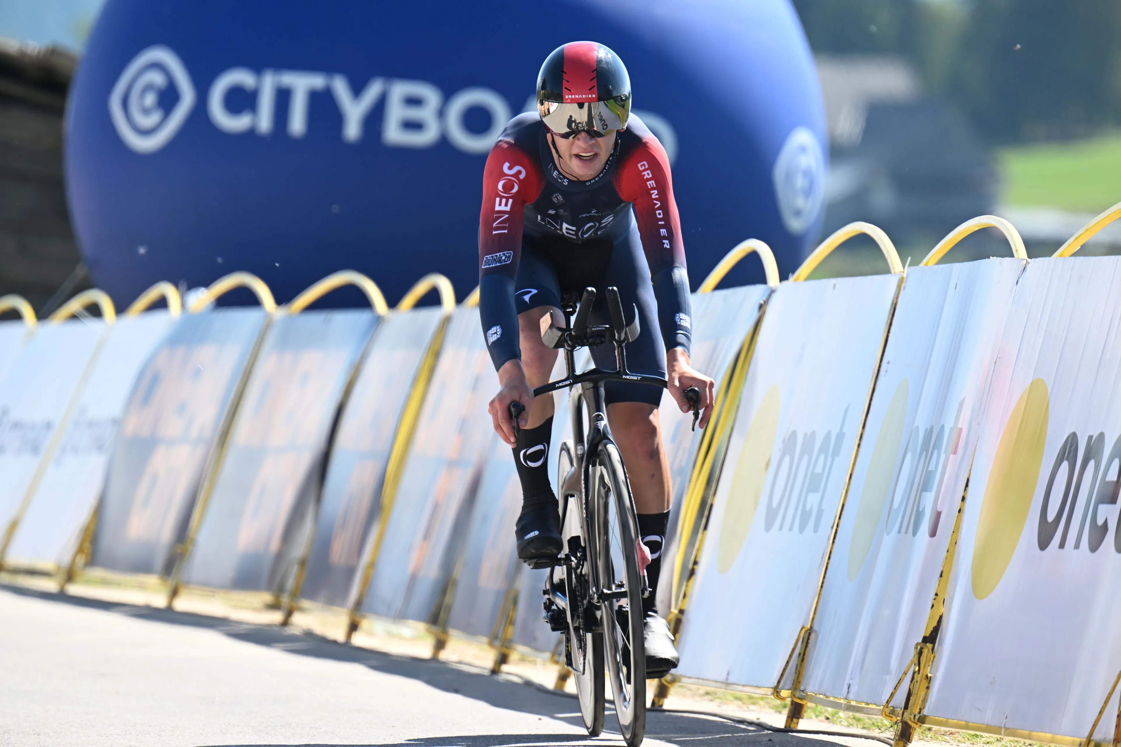 La lluvia le cuesta a Magnus Sheffield la victoria en el prólogo del Tour Down Under: "No podía hacer casi nada"