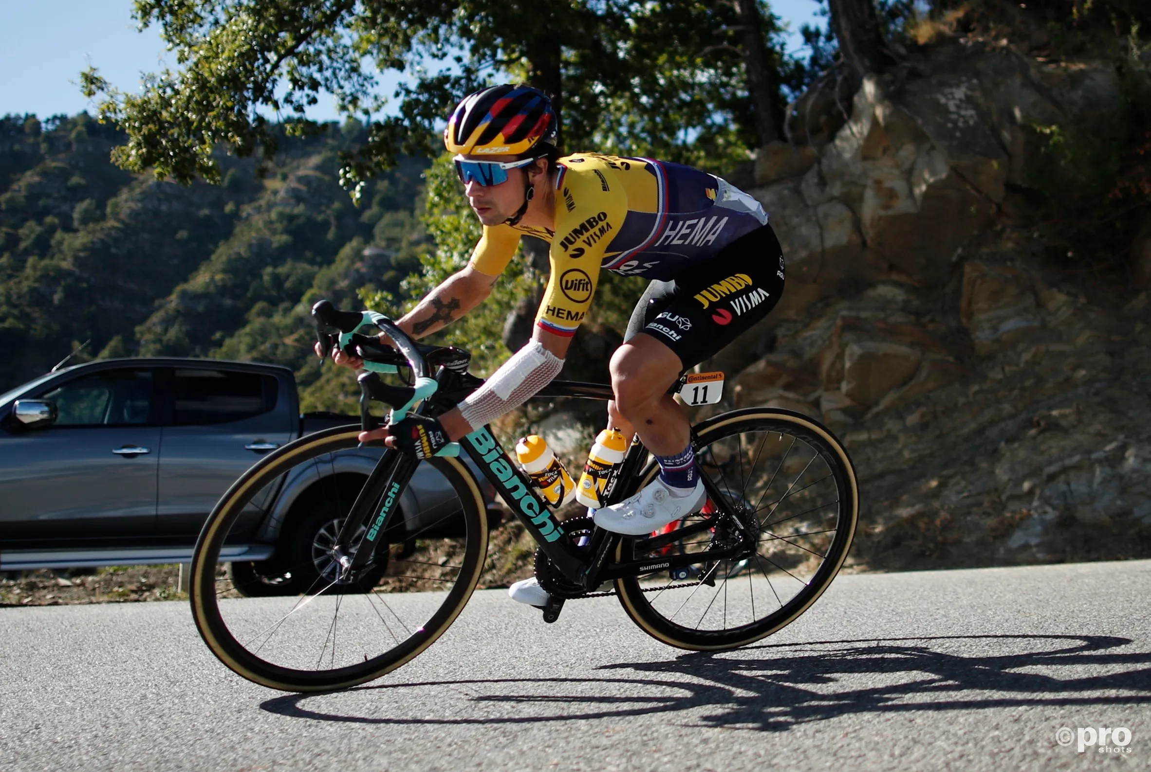 Primoz Roglic, tras ganar en la Tirreno Adriatico: "Si ganaba, me cortaba el vello de las piernas. Así que ahora puedo afeitármelas"