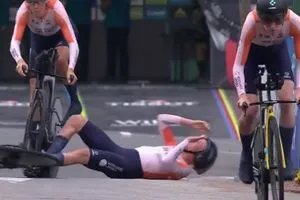 Annemiek van Vleuten, desde el hospital tras su caída en el Mundial: "Estoy preocupada por mi brazo derecho"