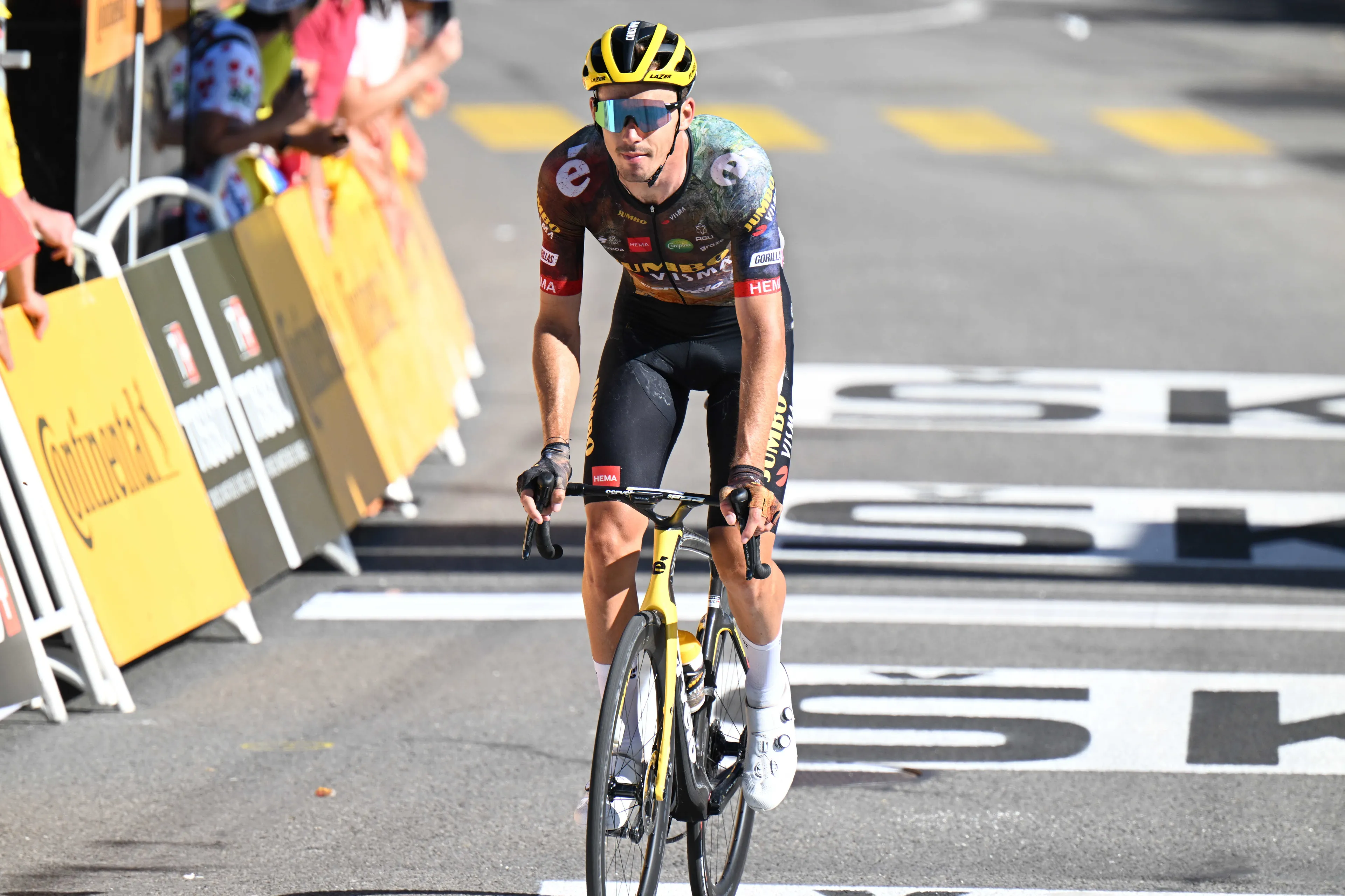 Christophe Laporte gana la Binche-Chimay-Binche en el estreno del arcoíris de Evenepoel
