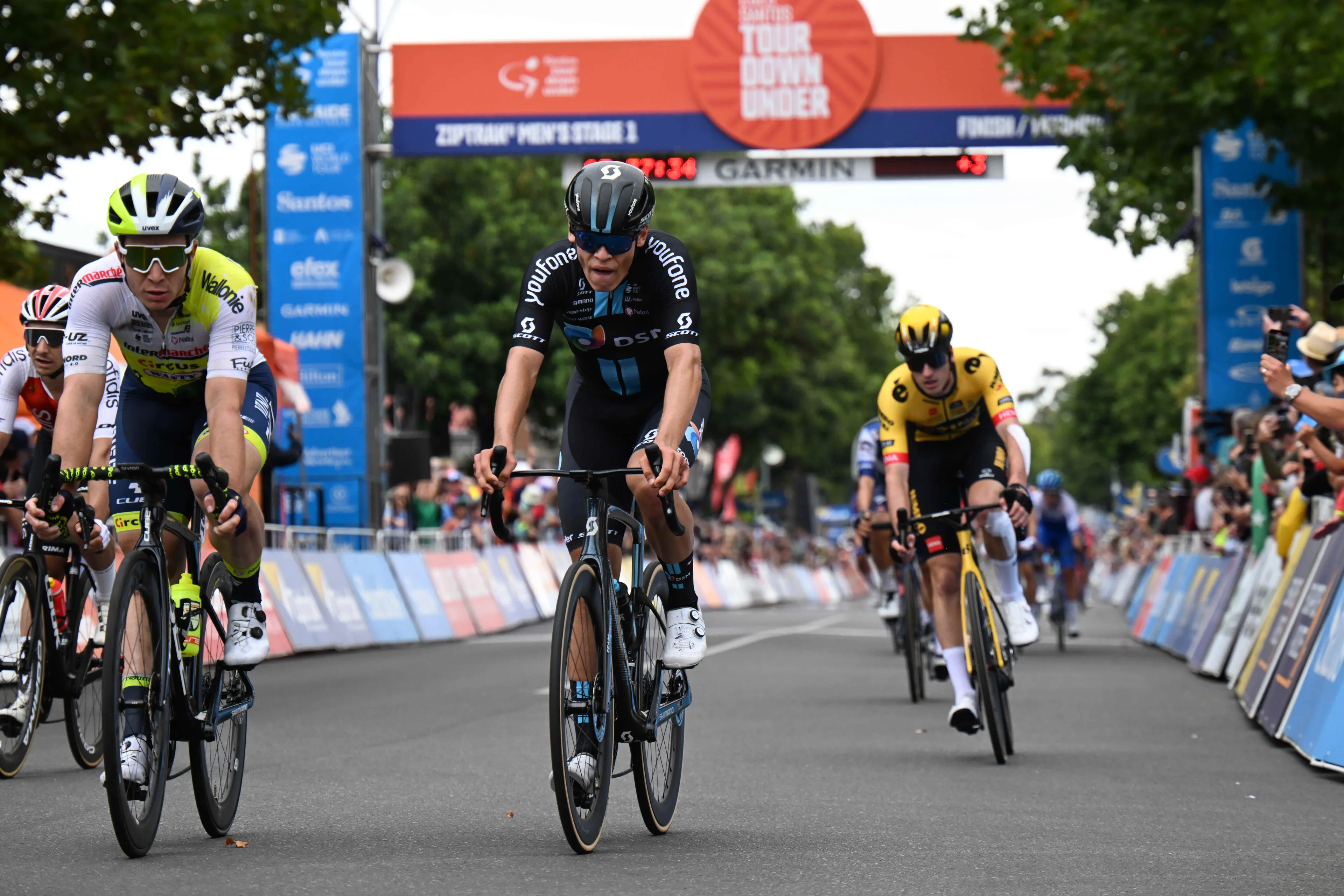 Marius Mayrhofer da la campanada al ganar al sprint la Cadel Evans Great Ocean Road Race