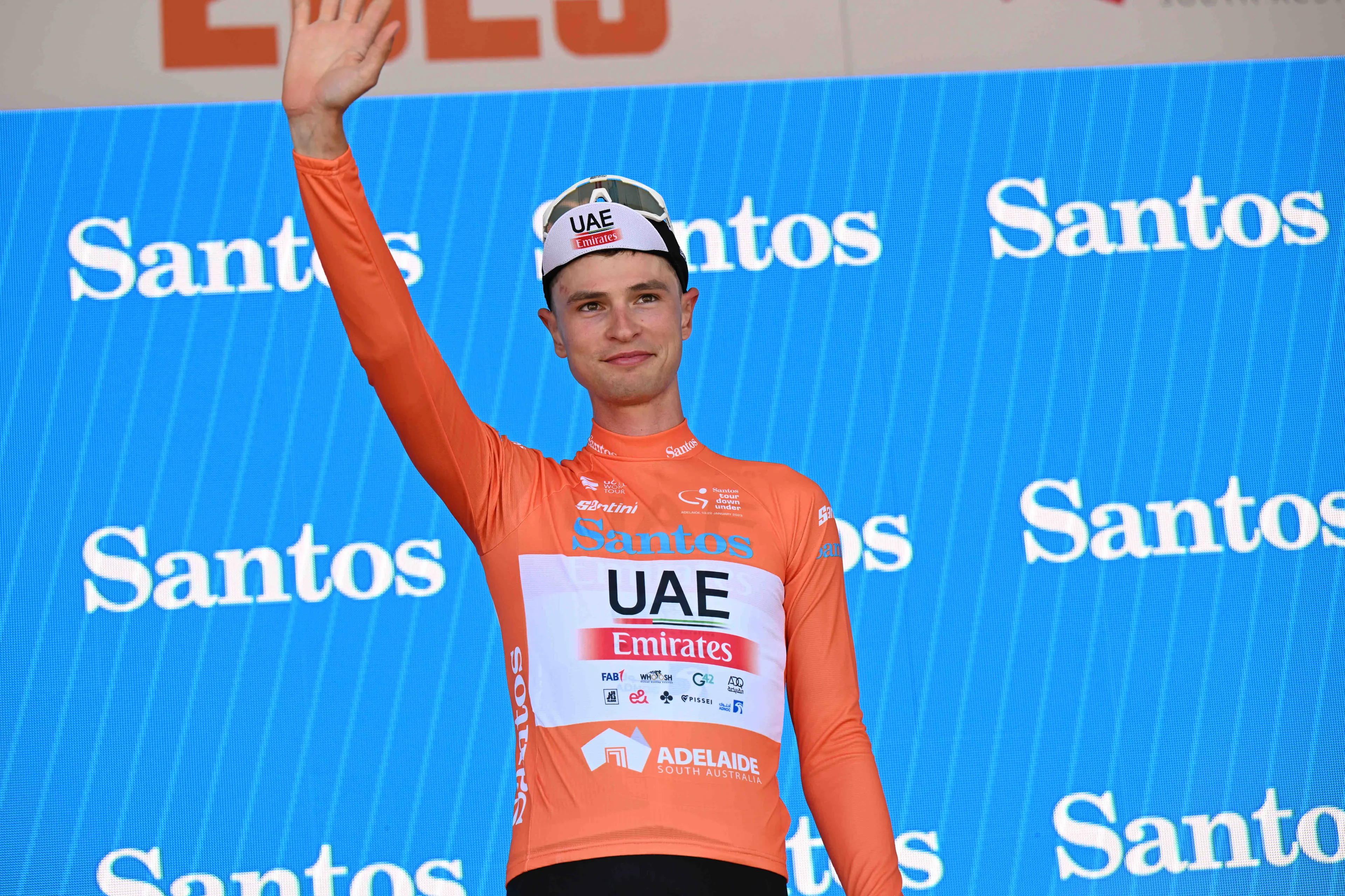 Jay Vine estará seis semanas con cuello ortopédico: Adiós al Giro de Italia y a su papel de gregario de Pogacar