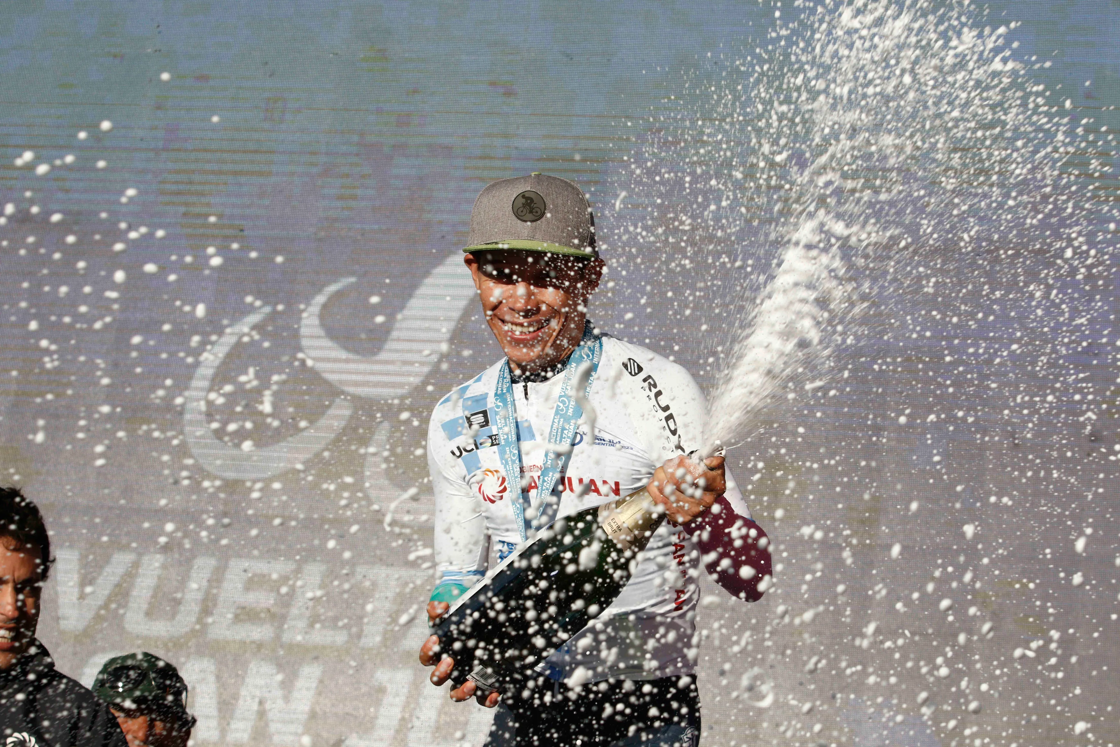 Miguel Ángel López demuestra su clase reventando a sus rivales en la crono de la Joe Martin Stage Race