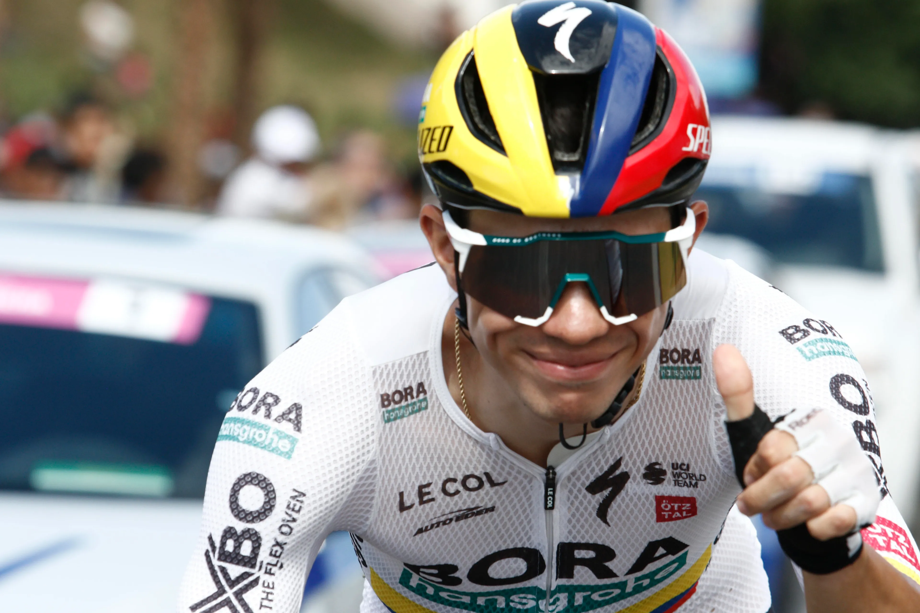 Vídeo: ¡Increíble el error garrafal de Sergio Higuita que le impidió luchar con Vingegaard por la etapa en la Itzulia!