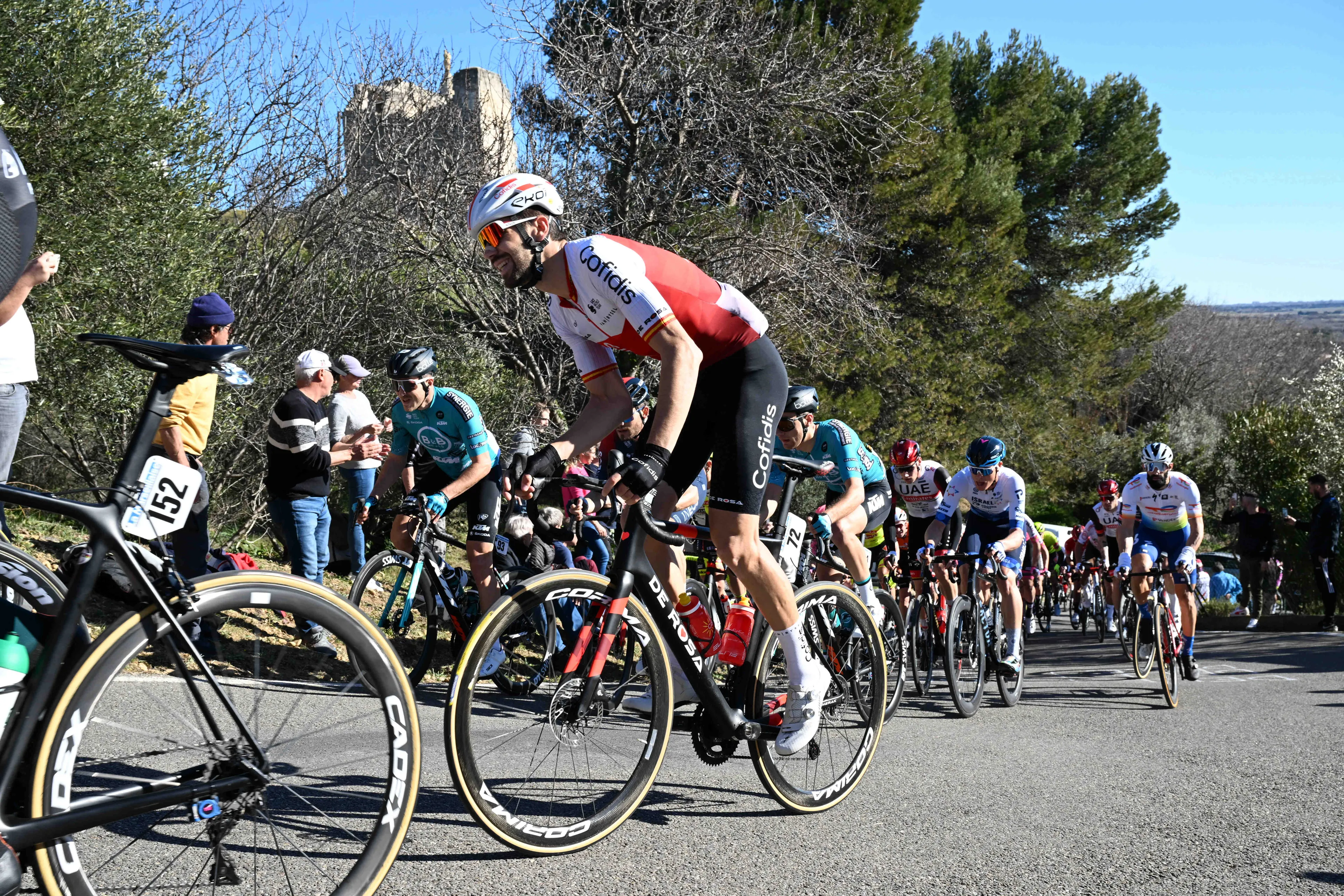 Vídeo: El tremendo hachazo con el que Jesús Herrada destrozó a sus rivales en el Tour de Omán