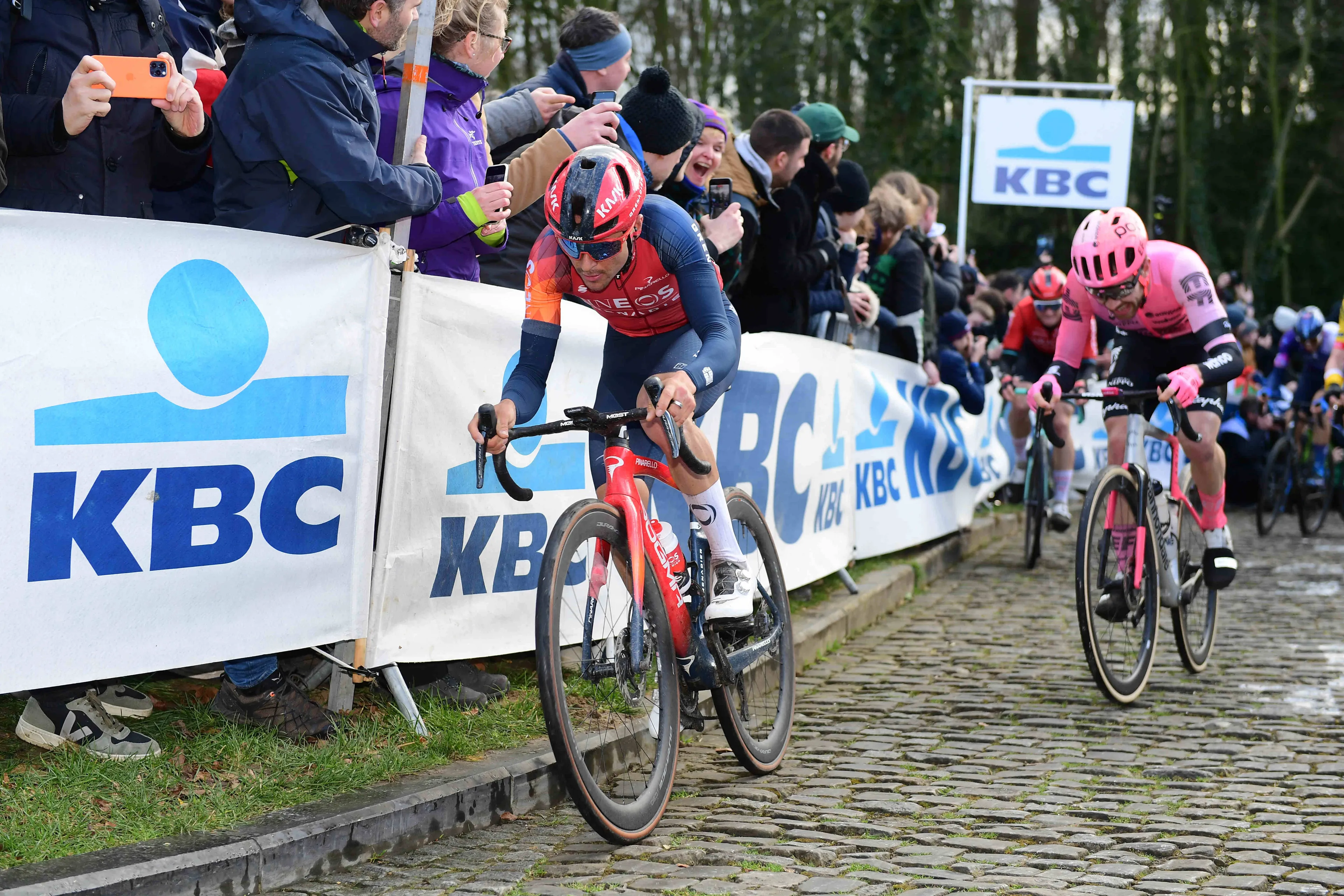 Tom Pidcock, preocupado por el dominio del Jumbo-Visma: "Están muy, muy fuertes"