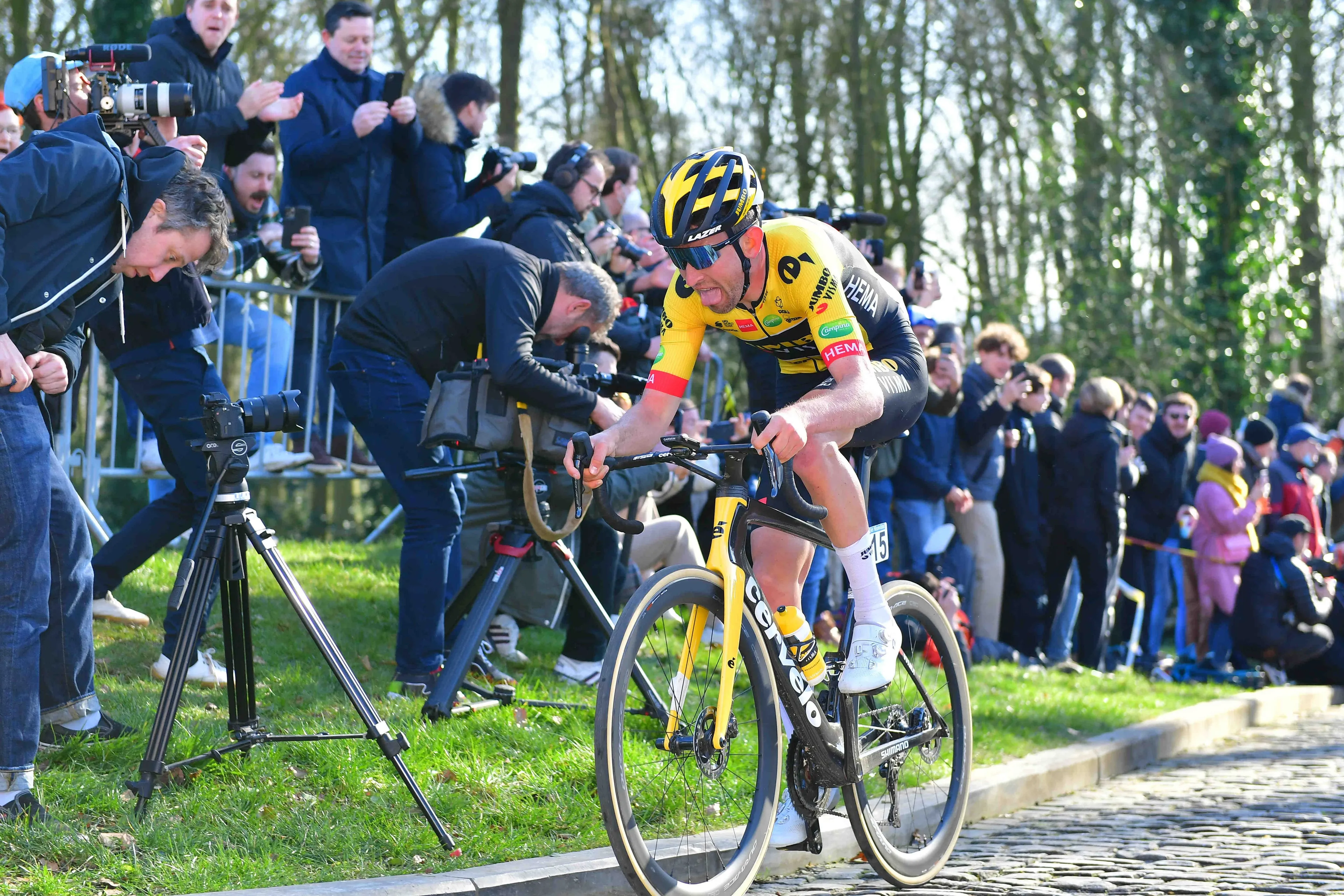Tiesj Benoot reconoce haber tenido "errores tácticos" tras su tercer puesto en la Strade Bianche