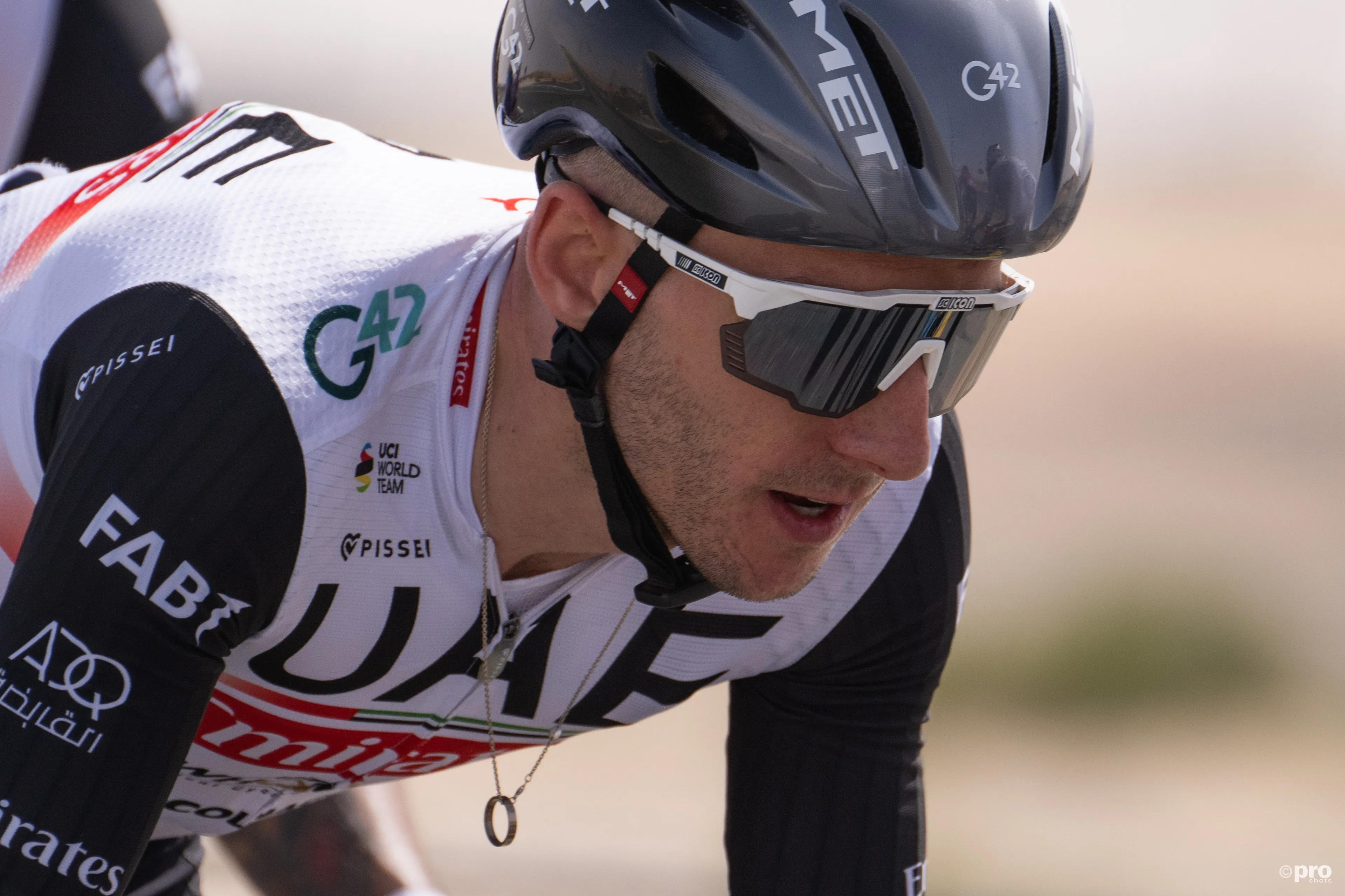 Adam Yates celebra en el UAE Tour su primer triunfo con el UAE Team Emirates: "Sabía que tenía que atacar pronto"