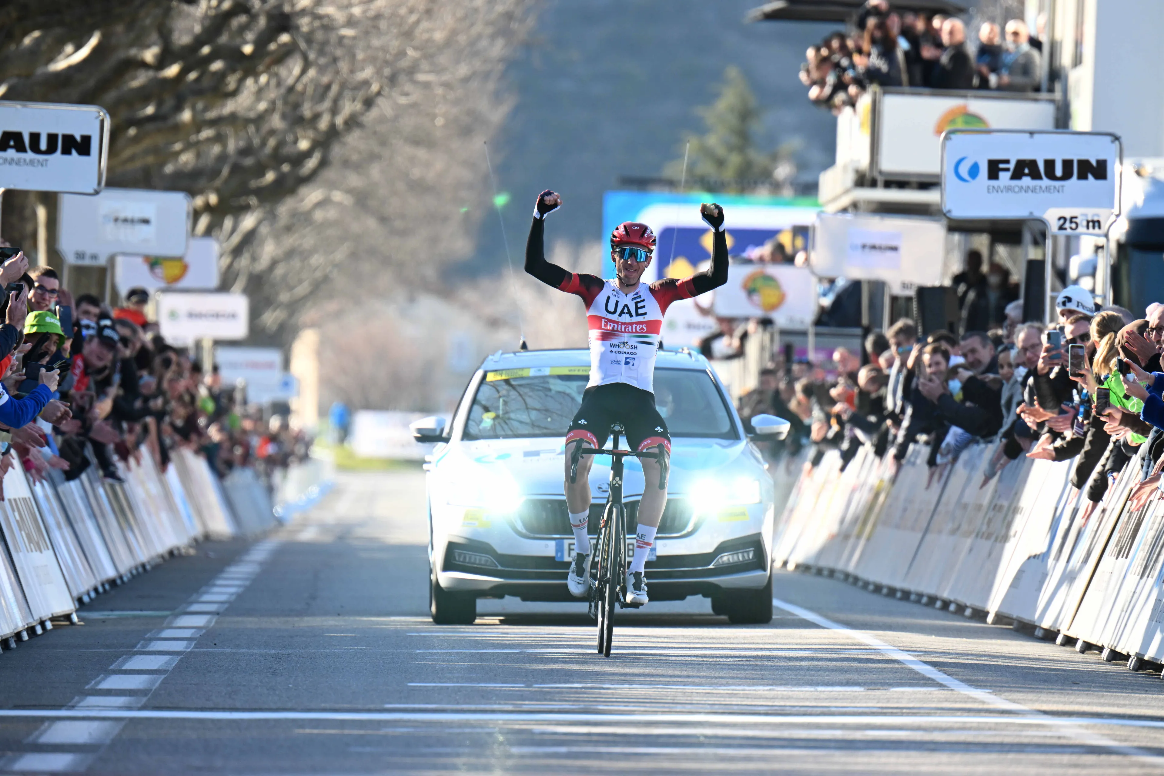 McNulty se exhibe en Bérgamo y los de la general vuelven a firmar otro bochorno en el Giro de Italia