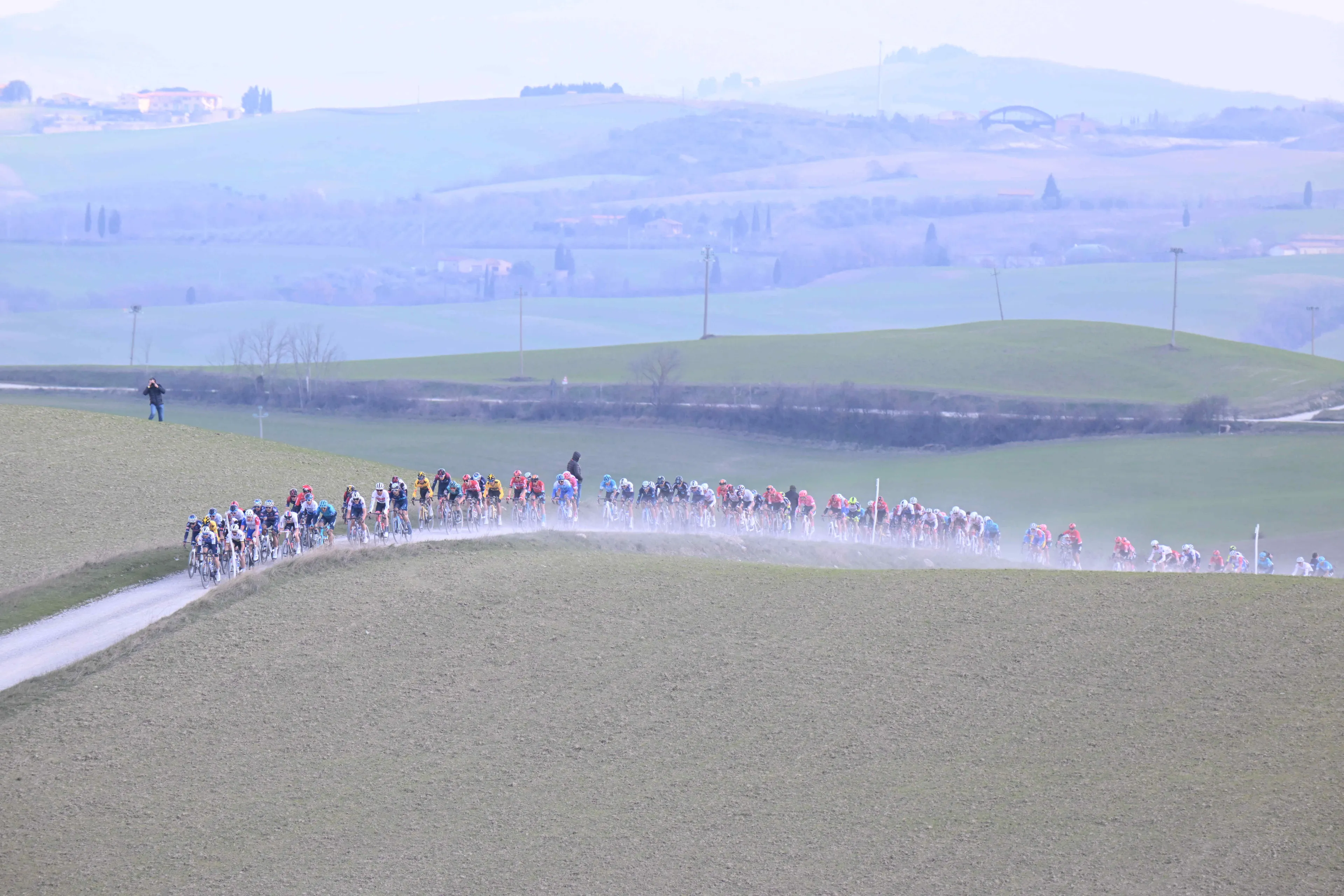 PREVIA | Strade Bianche 2023; Van der Poel, Pidcock y Alaphilippe se preparan para una épica batalla sobre la tierra