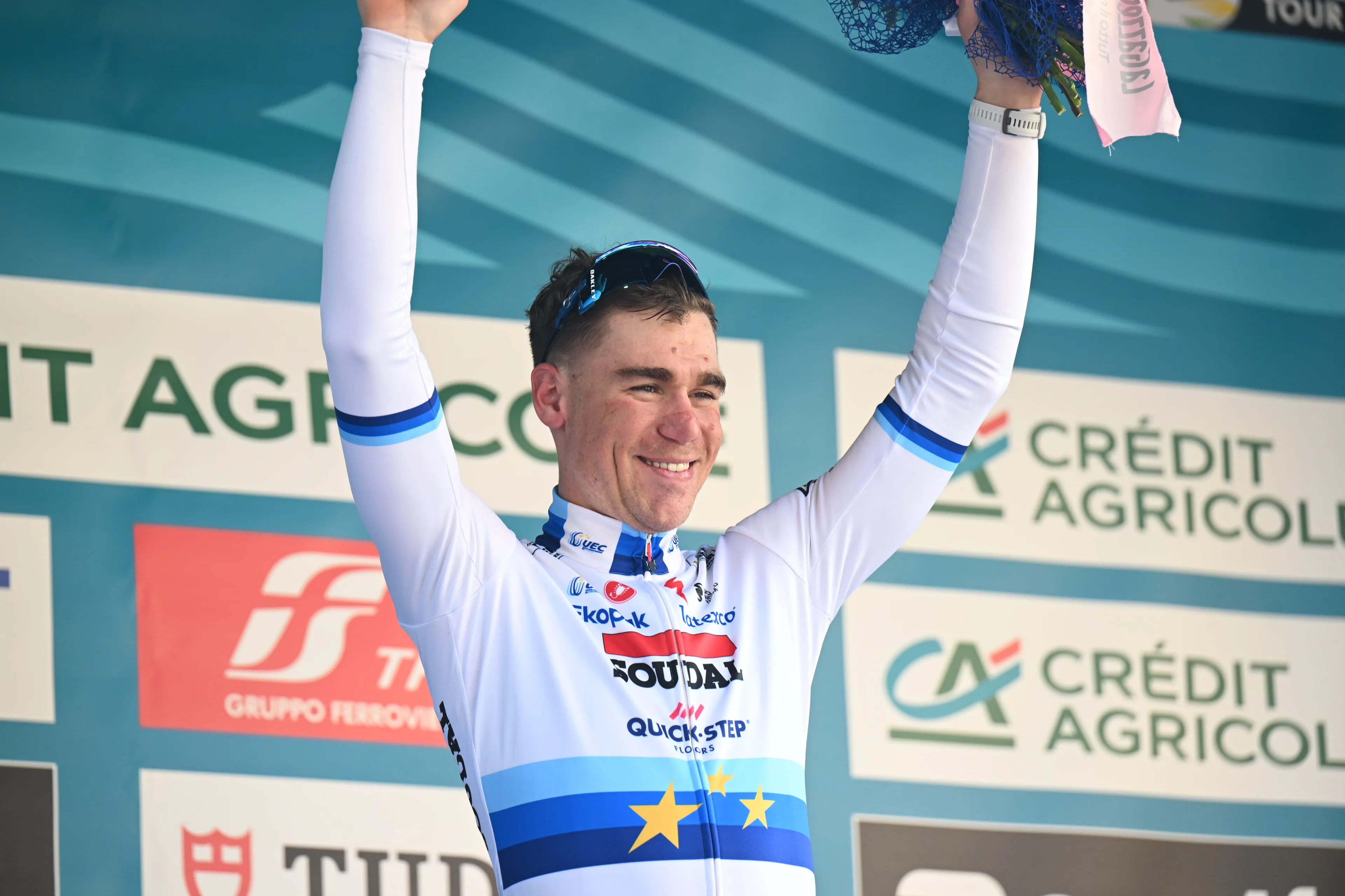 Tour de Hungría: Fabio Jakobsen se impone bajo la lluvia en la segunda etapa