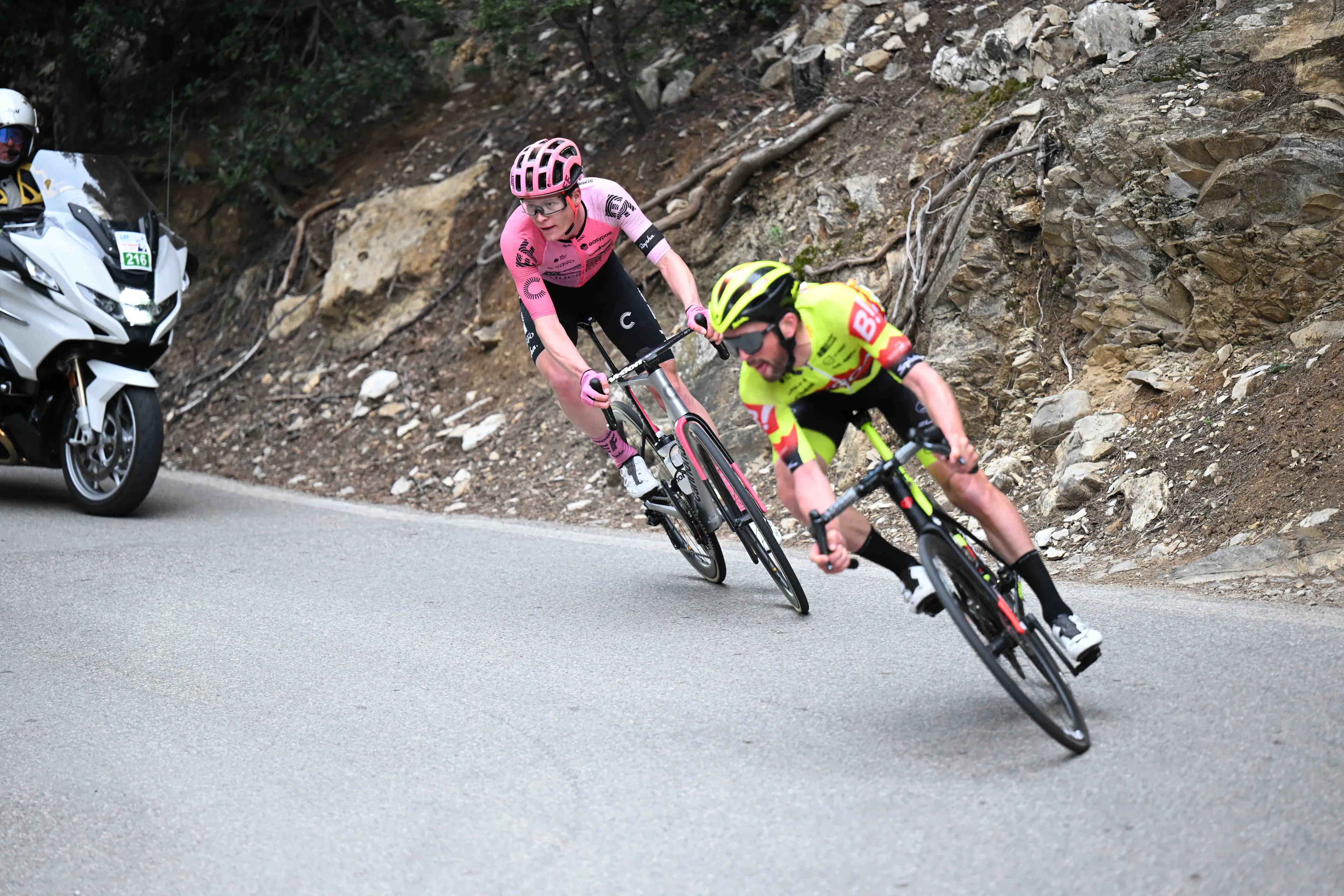 Alexis Guerin se hace con una impresionante victoria en solitario en la Coppi e Bartali