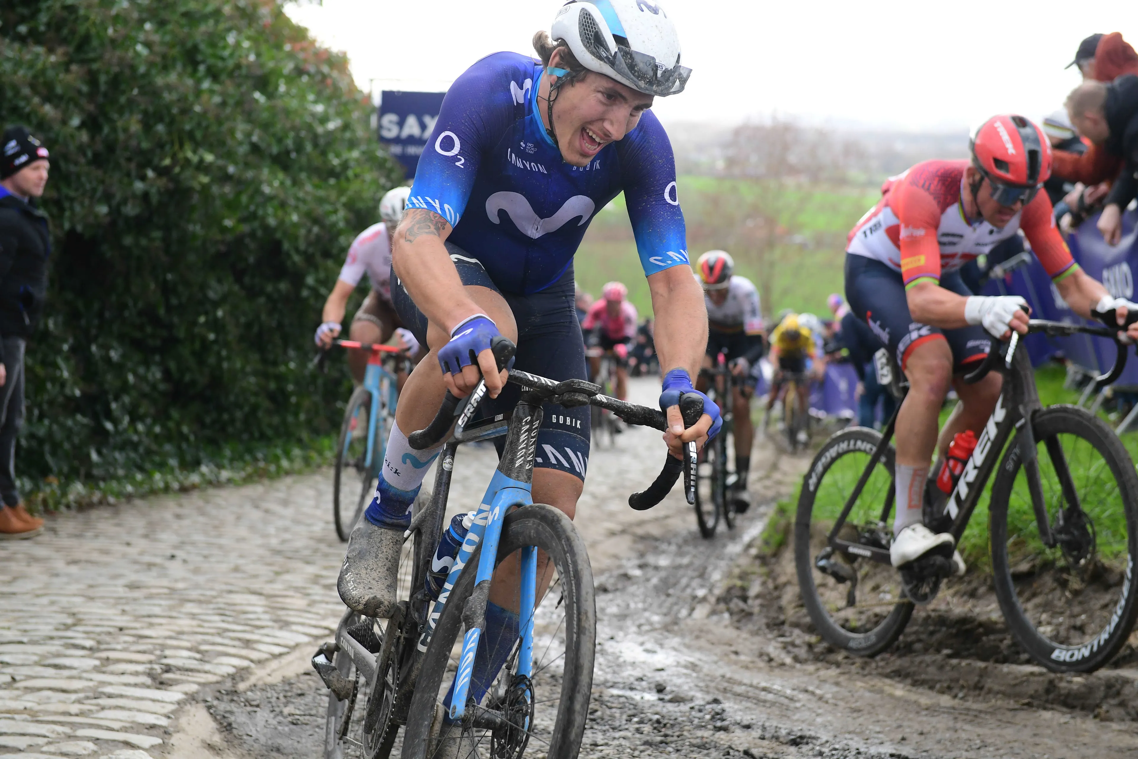 Iván García Cortina explica su hundimiento en el Tour de Flandes: "Ves que todos te pasan en la parte final muertos, pero tú estás más muerto todavía"