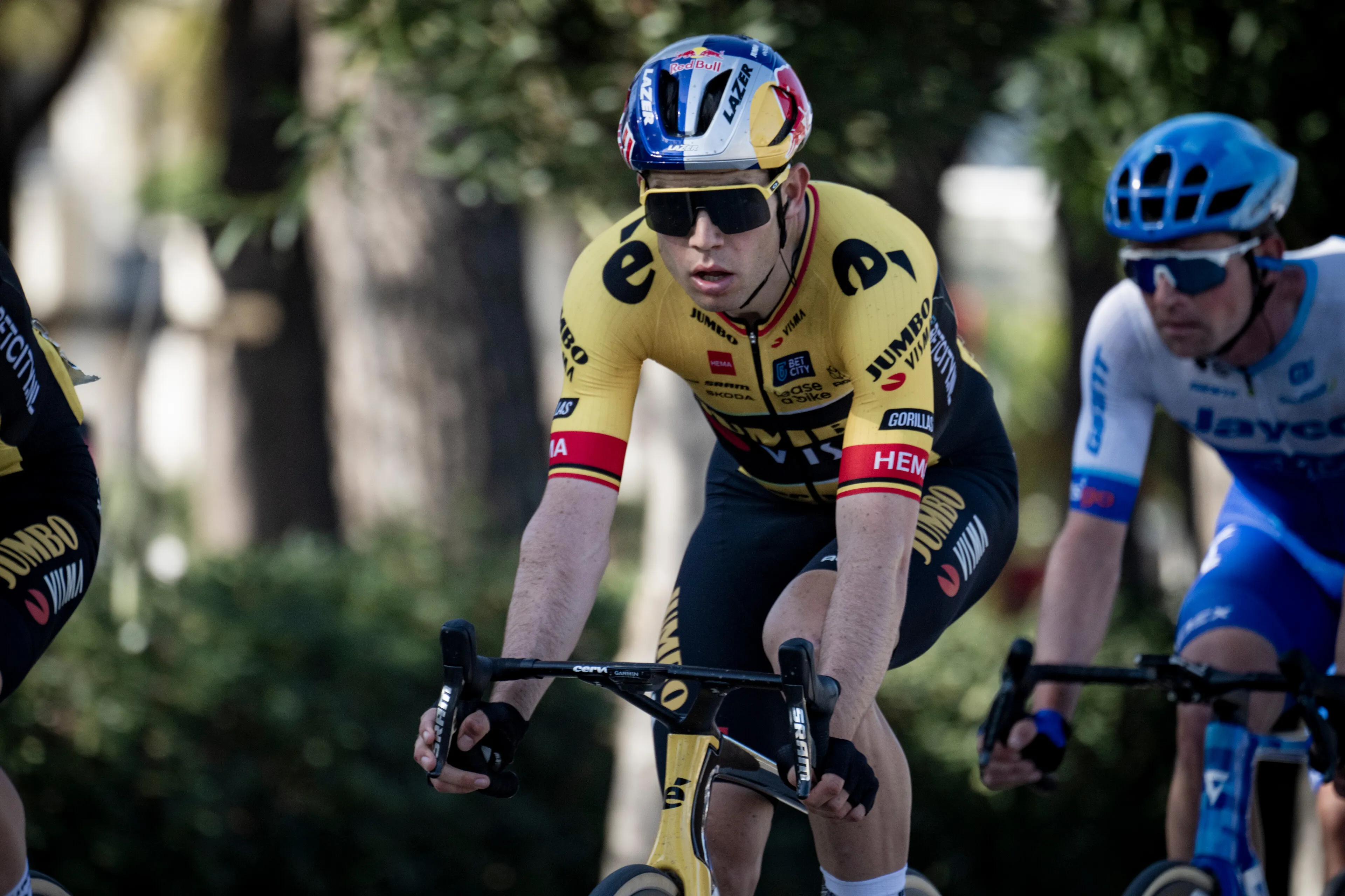"Wout estuvo a punto de morir" - Wout van Aert evita por los pelos un accidente de tráfico