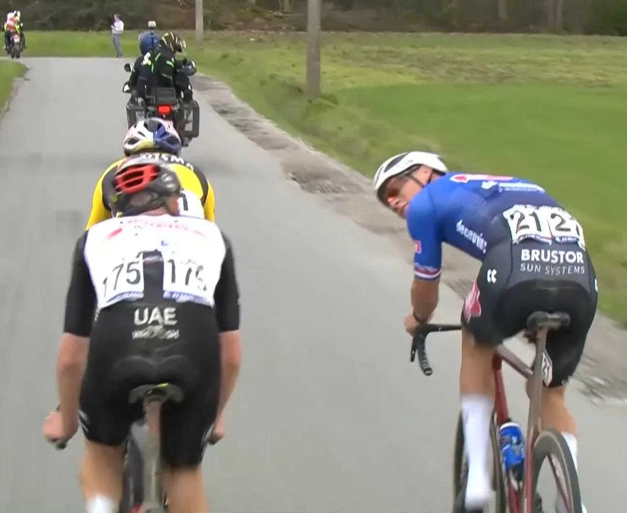 La razón del ataque de Wout van Aert en Tiegemberg durante la E3 Saxo Bank Classic: "Había un premio de 3300€"