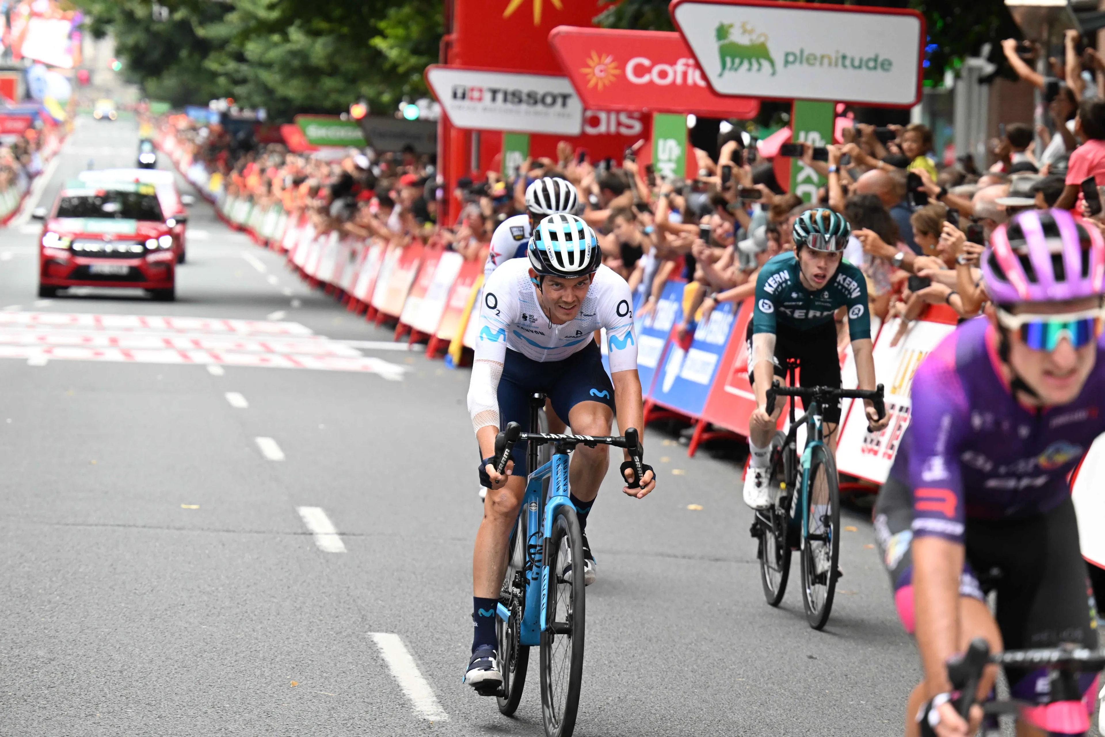 Gregor Mühlberger, exultante tras su victoria en el Tour de los Alpes: "Es fantástico ganar para este equipo"