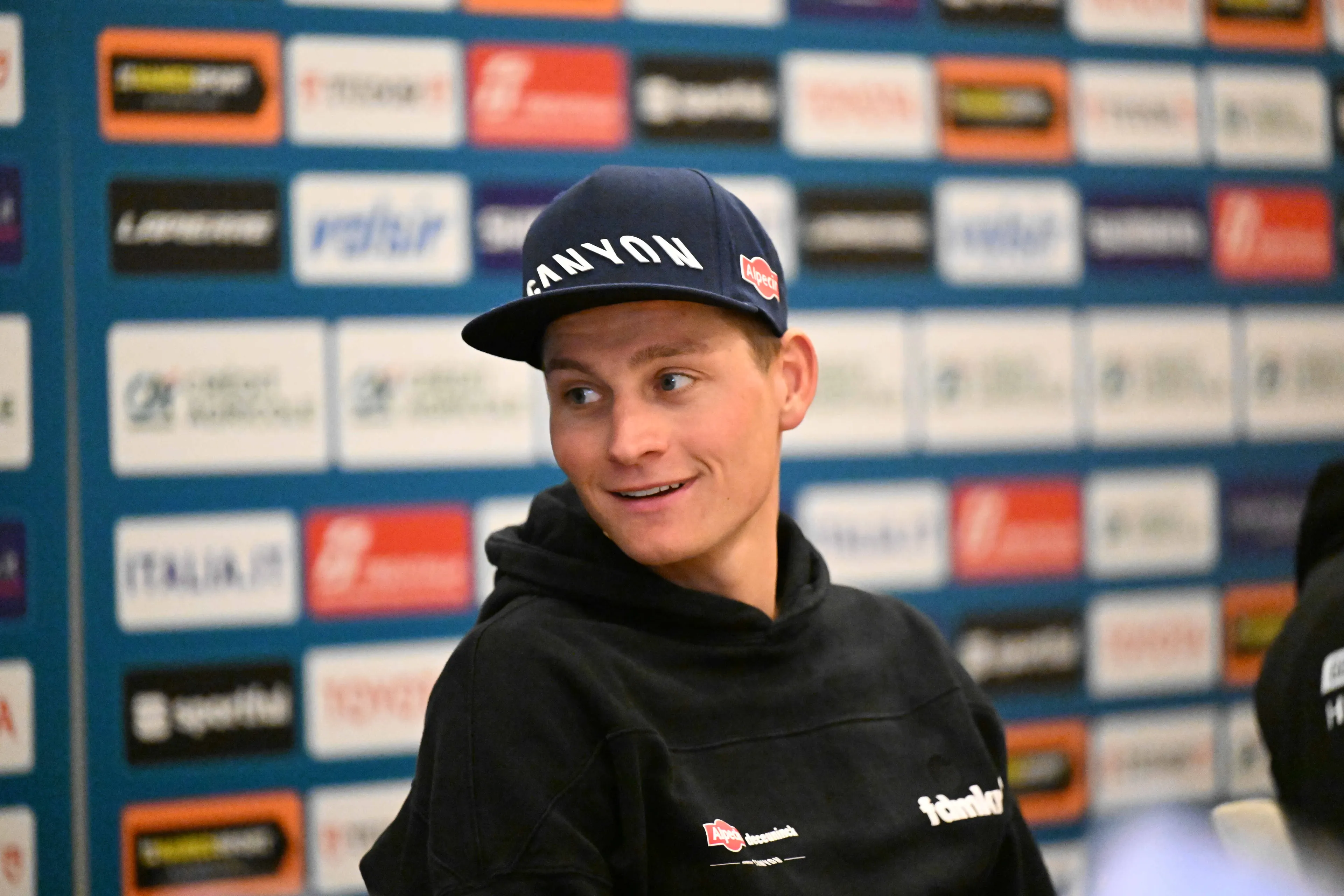 Mathieu van der Poel, en su relajado regreso al ciclocross: "Tom Pidcock y yo estuvimos charlando sobre coches"