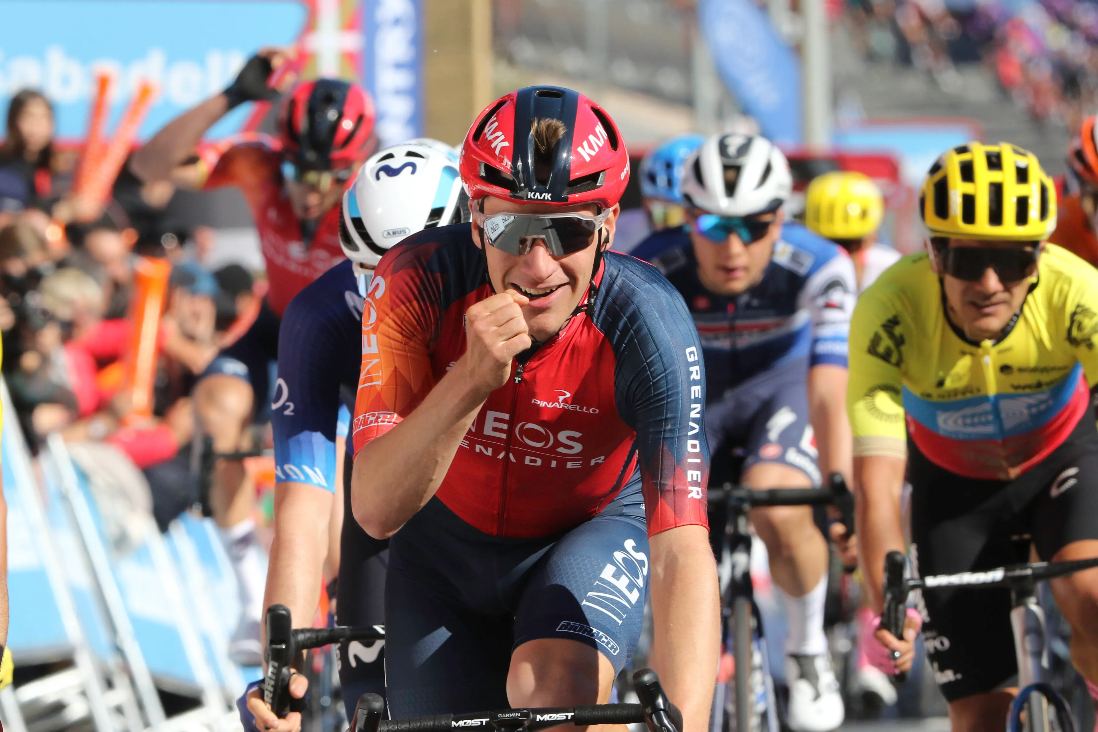 VÍDEO: Egan Bernal lidera el perfecto tren del INEOS para la victoria de Ethan Hayter en la segunda etapa del Tour de Romandía