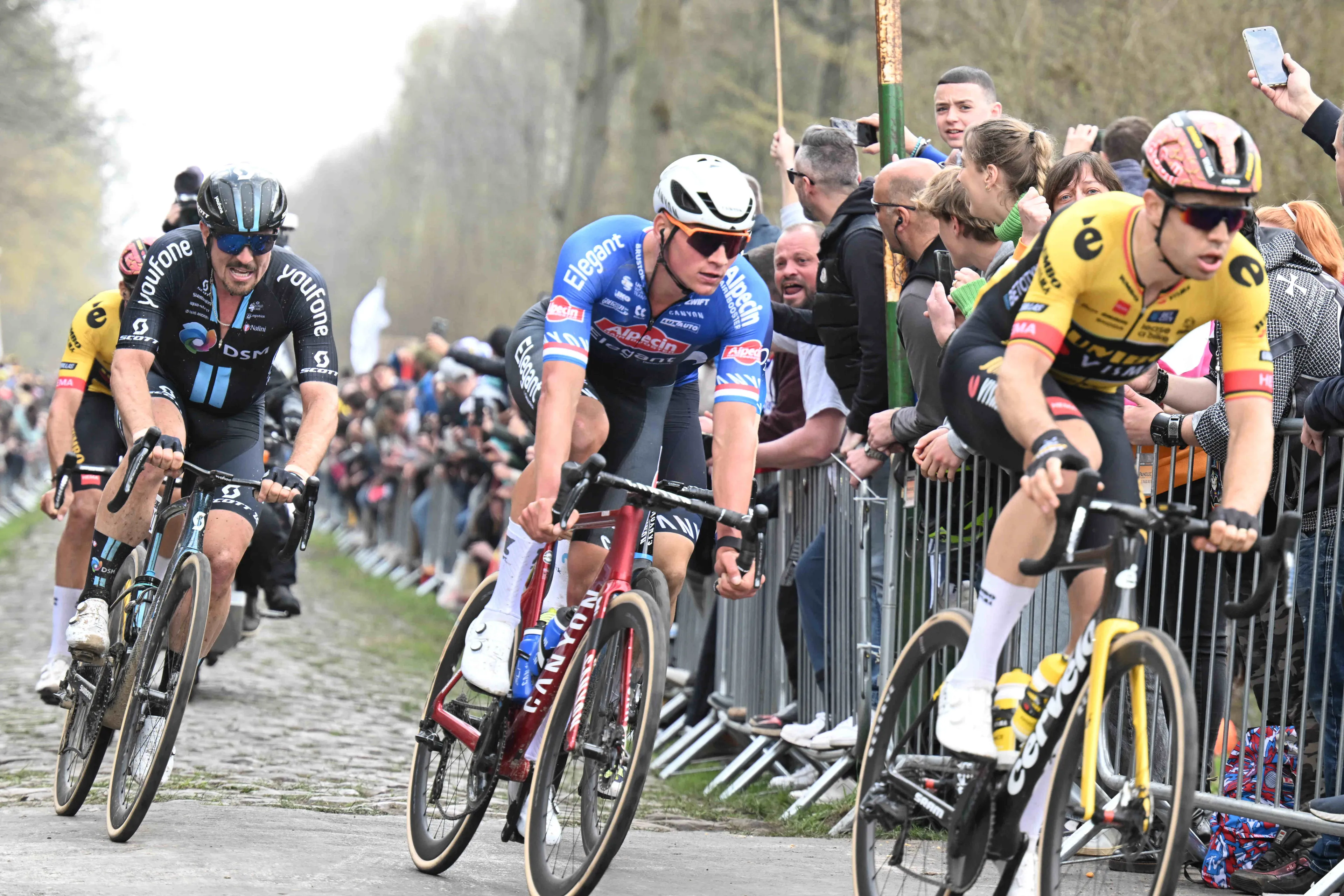 Mathieu van der Poel no está contento con el cambio de recorrido en la París-Roubaix: "¿Esto es una broma?"