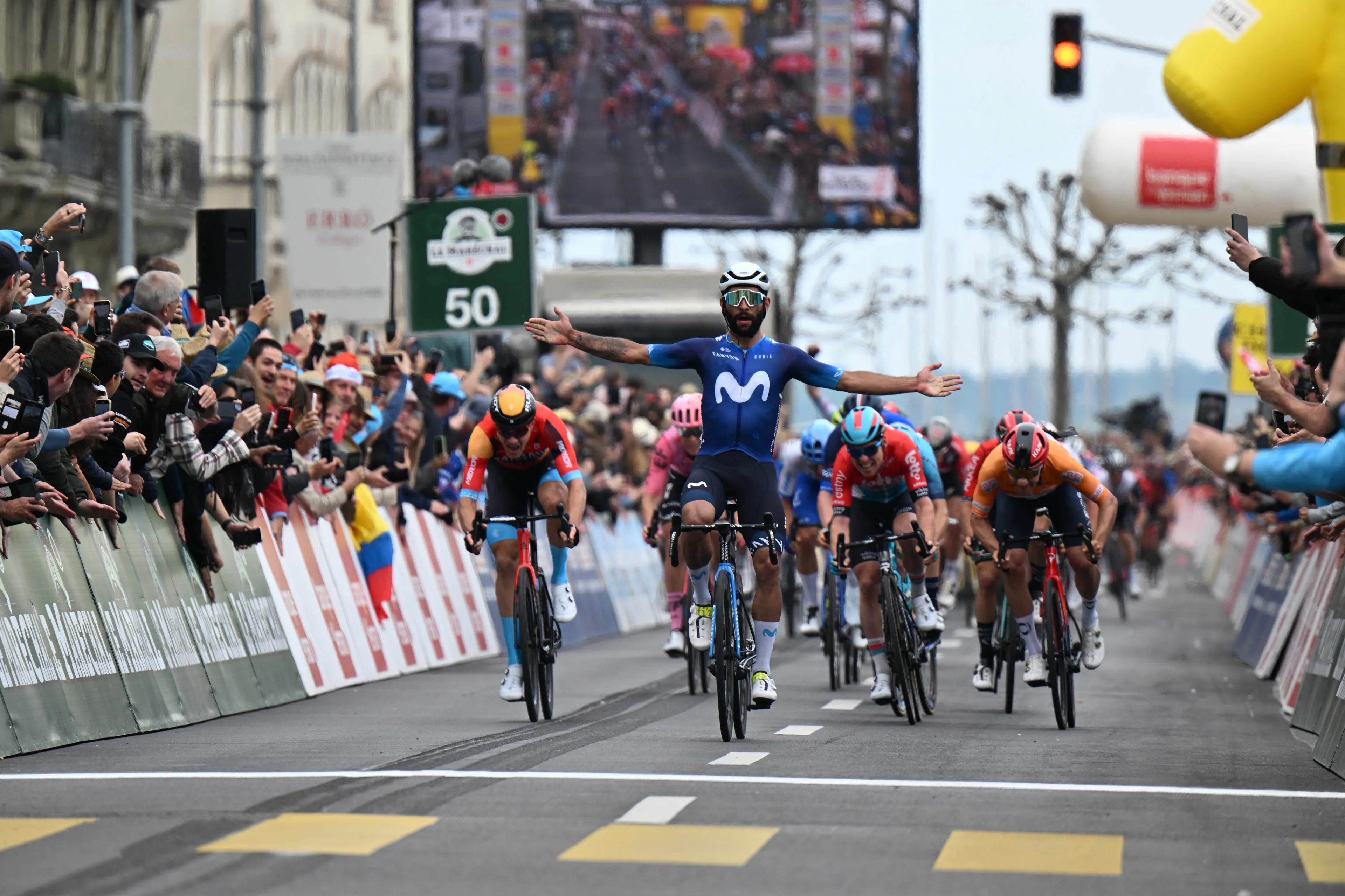 Fernando Gaviria se lleva al sprint la primera etapa del Tour Colombia para un Movistar Team en racha