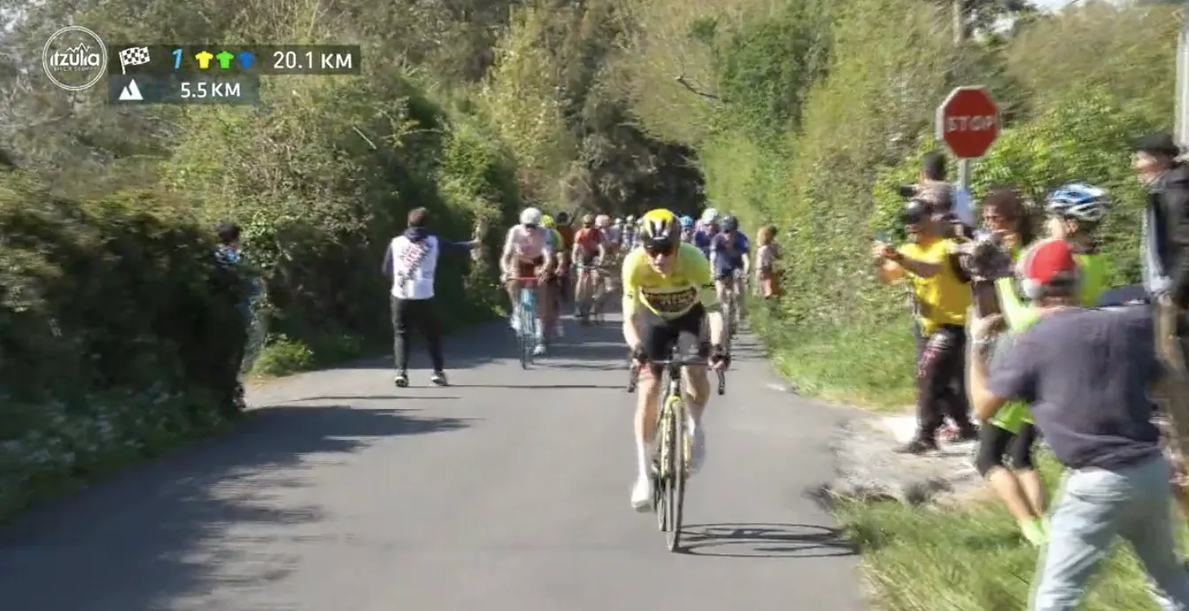 Vídeo: El descomunal ataque de Jonas Vingegaard con el que le quitó las pegatinas a Richard Carapaz en la Itzulia