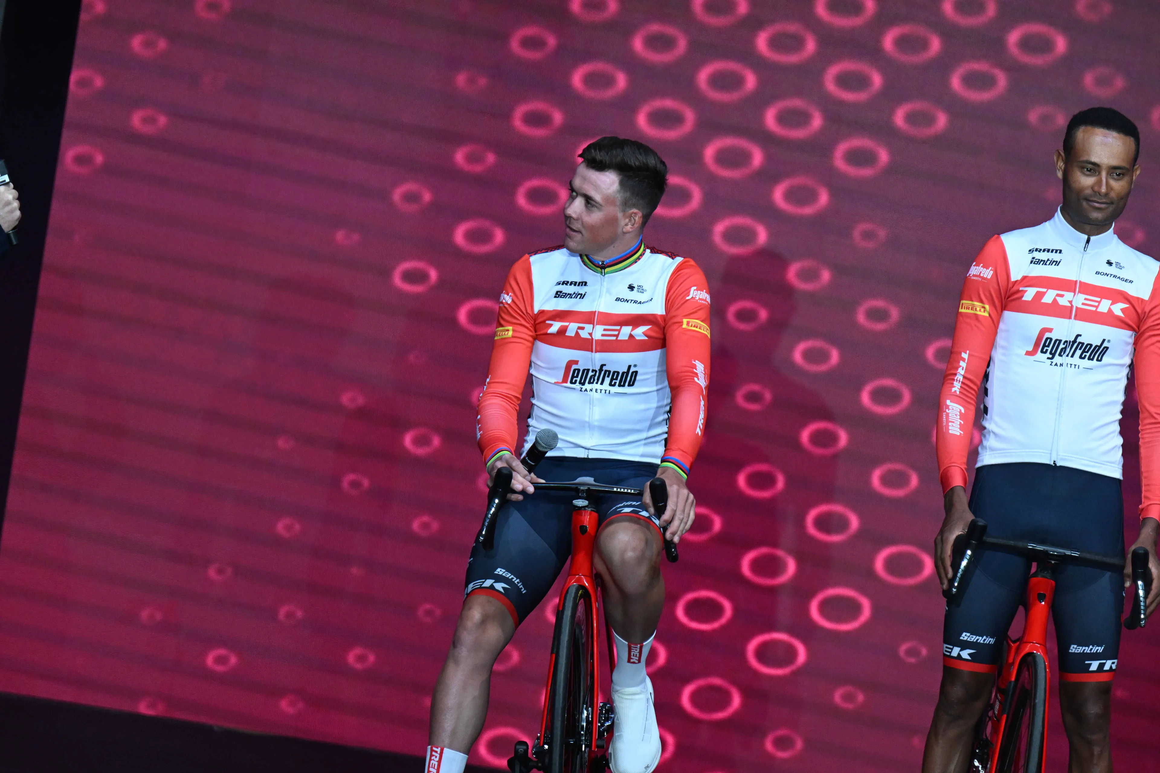 Mads Pedersen tiene claro que habrá esprint en la etapa 5 del Giro: "Incluso con 40 grados acabaría en volata"