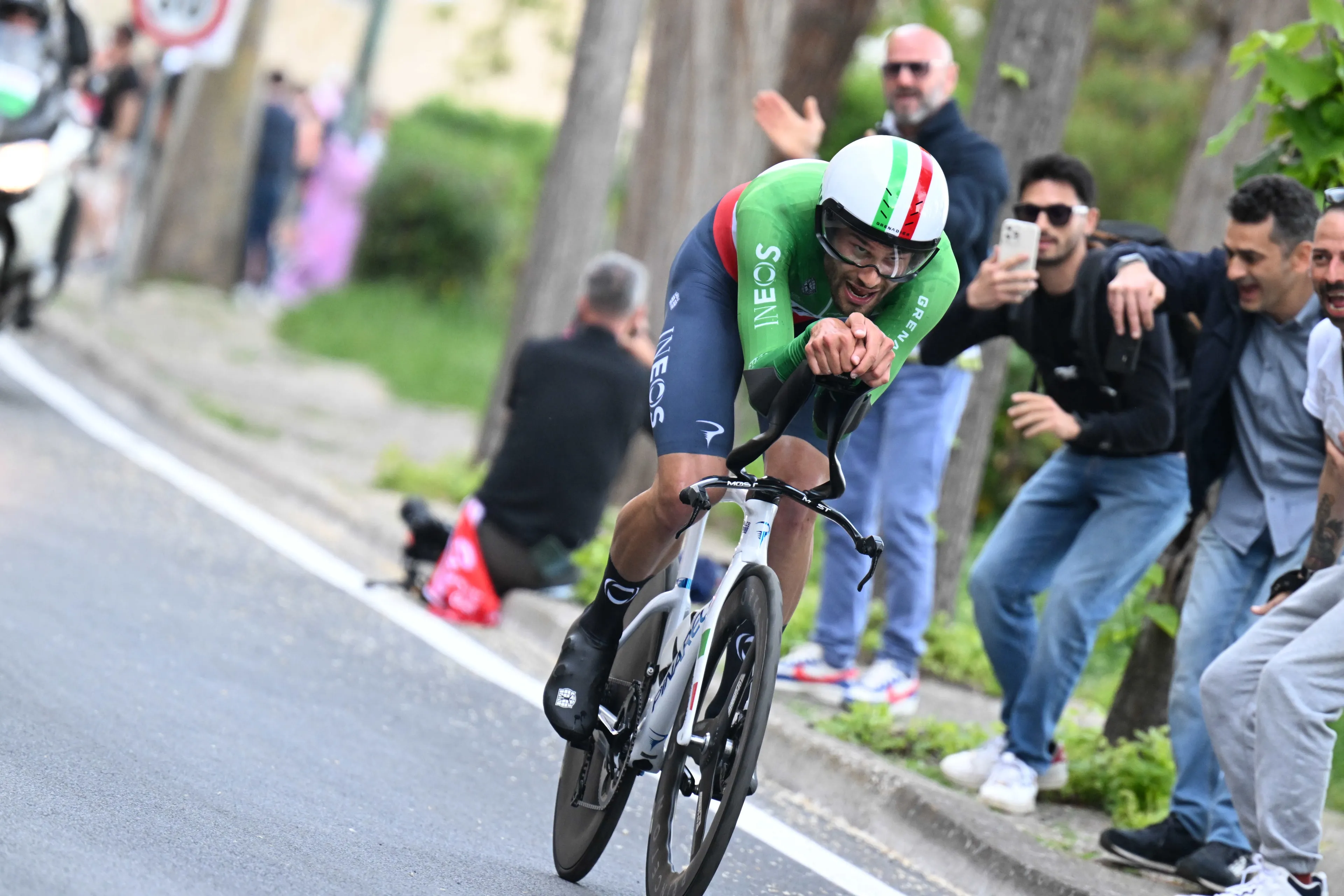 Ganna se lleva la crono de la Vuelta a España, Kuss mantiene el rojo y Evenepoel es el mejor de los favoritos