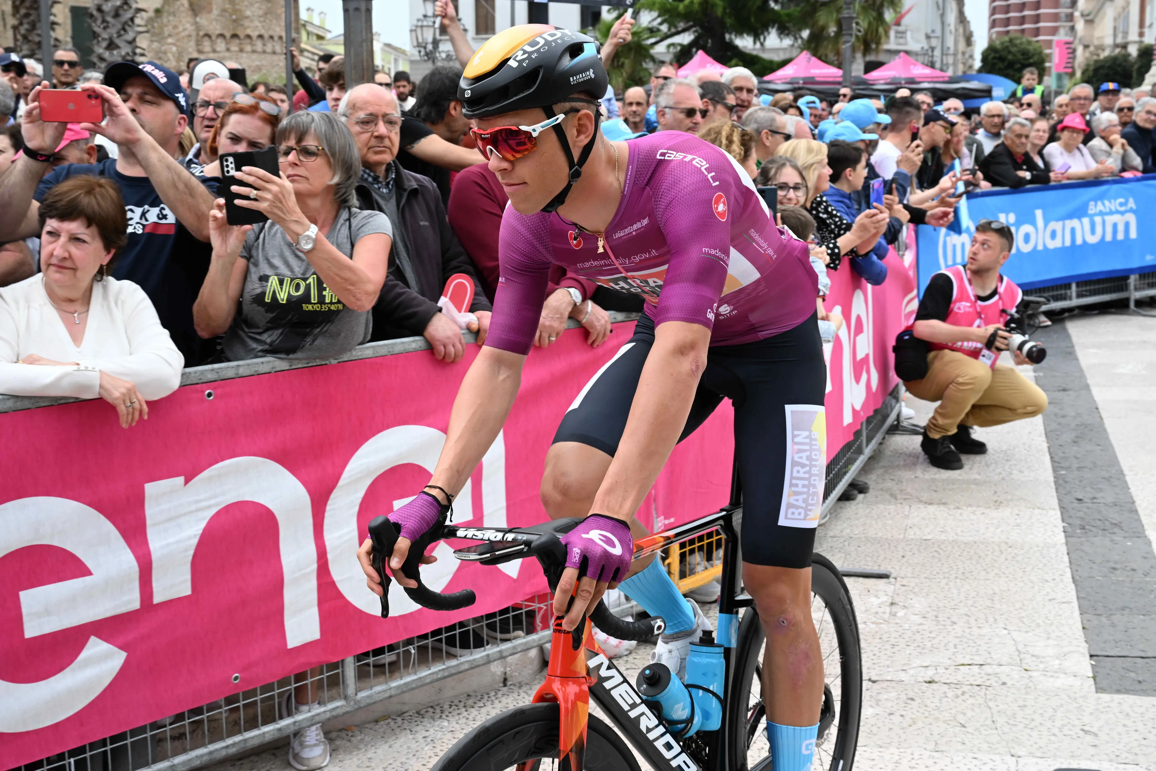 Jonathan Milan, 2º en la 6ª etapa del Giro de Italia, asegura que tenía la batalla perdida contra Pedersen: "Las piernas no me daban"