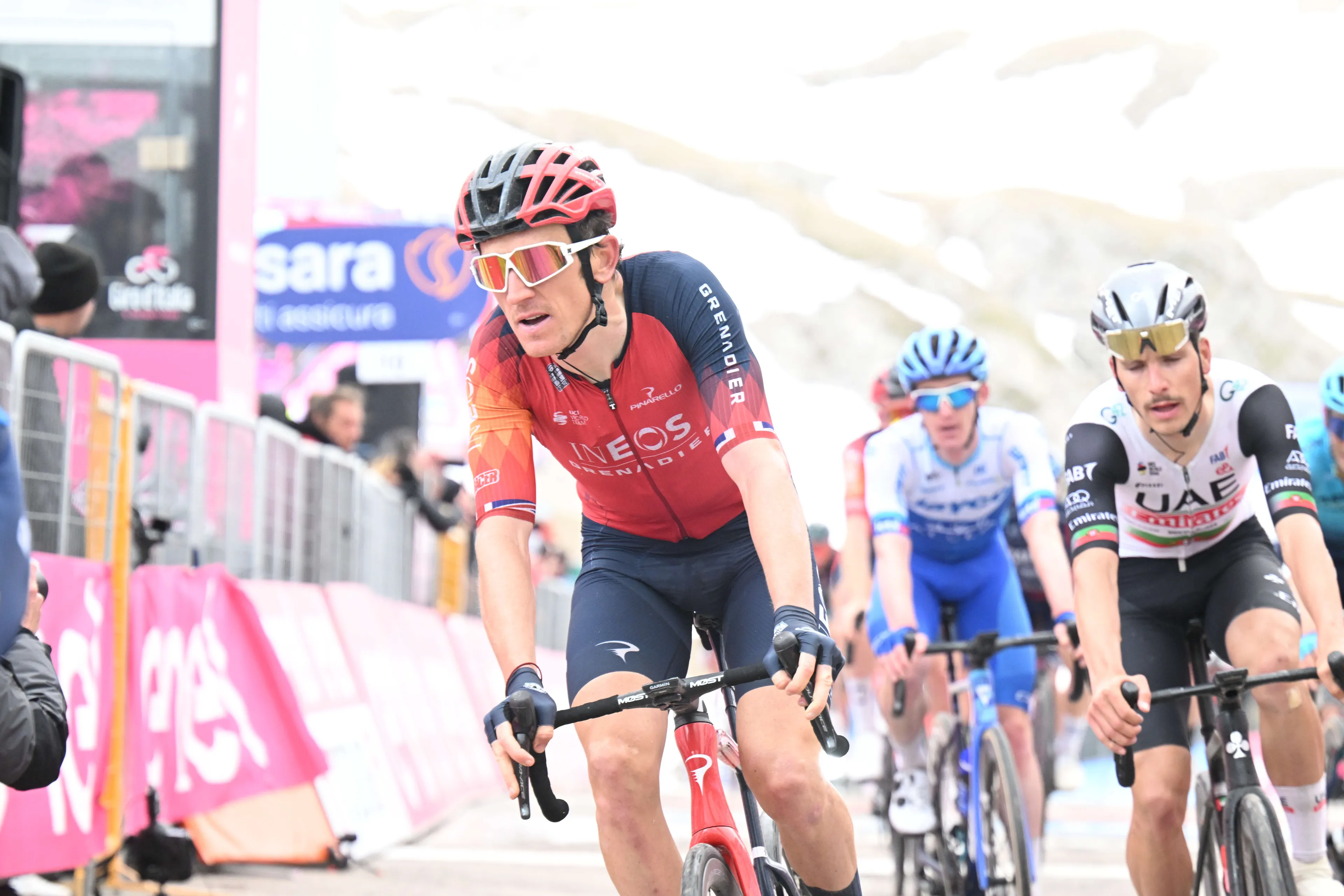 Geraint Thomas cede el liderato en la 14ª etapa del Giro, tal y como planeó INEOS: "Es posible que el equipo vaya a tope mañana"