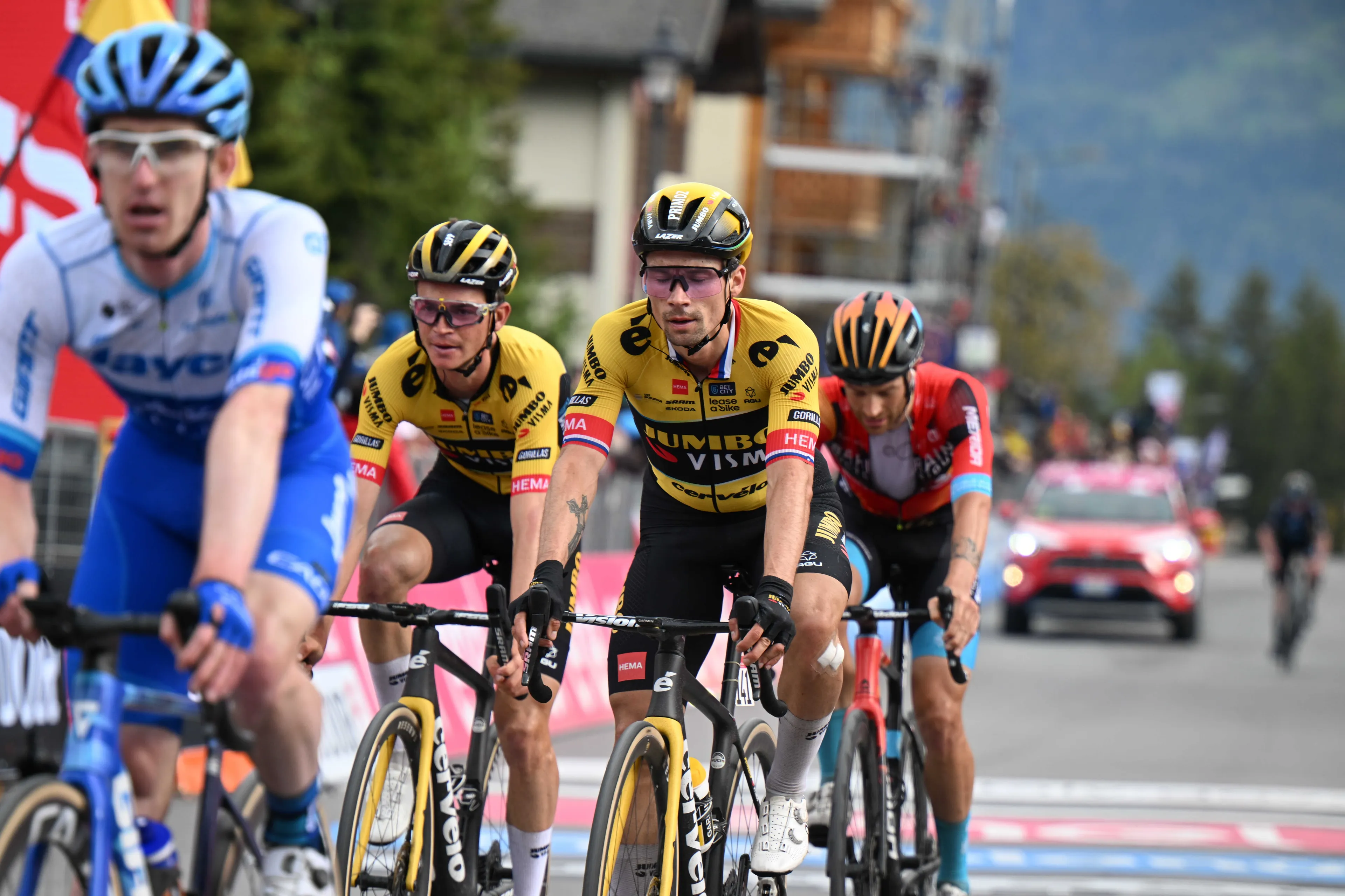 El Director Deportivo del Jumbo-Visma prevé una jornada de Giro crucial: "La etapa de hoy se presta a cambios en la clasificación"