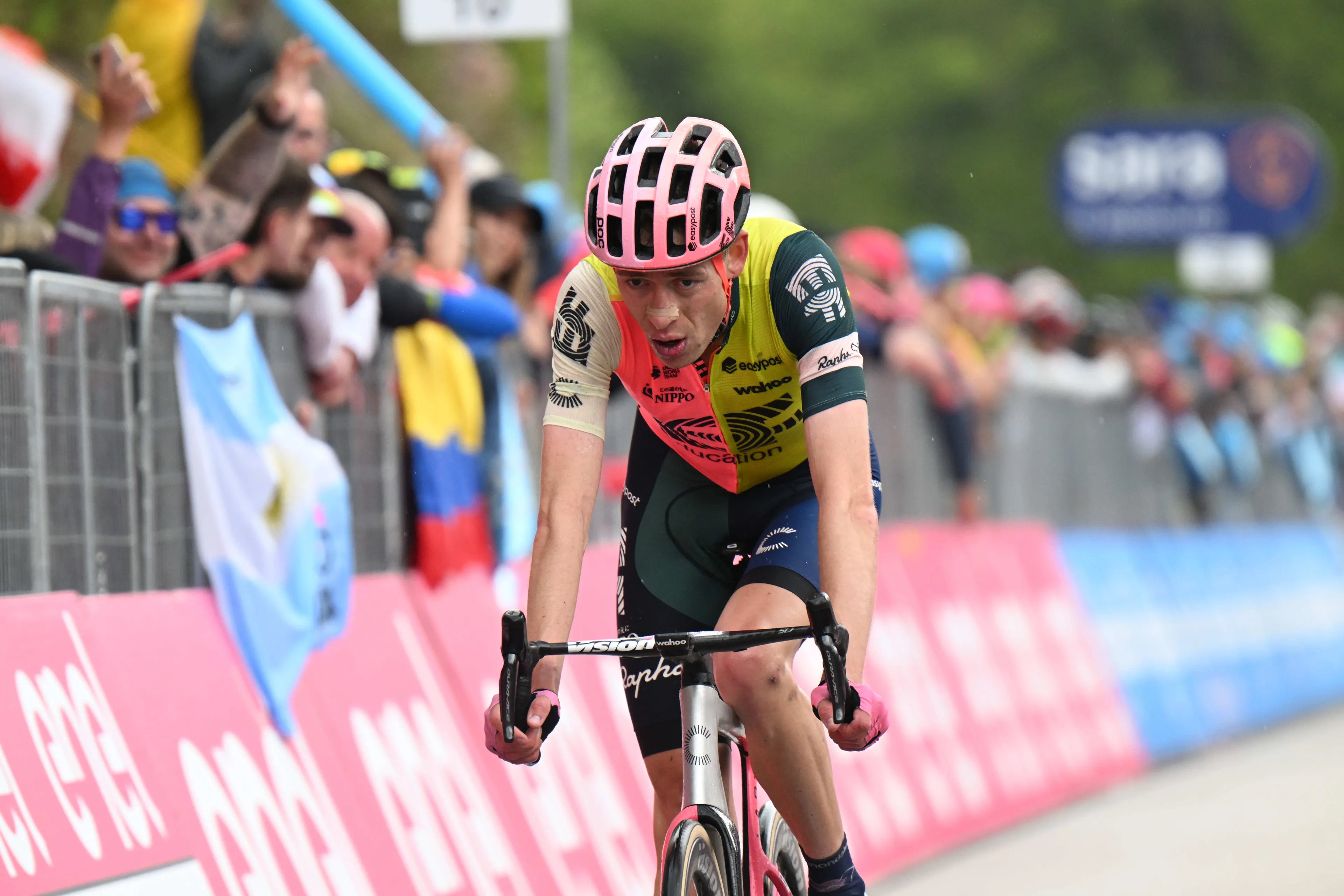 Se confirma el horrible Giro de Italia de Hugh Carthy: abandona por problemas estomacales